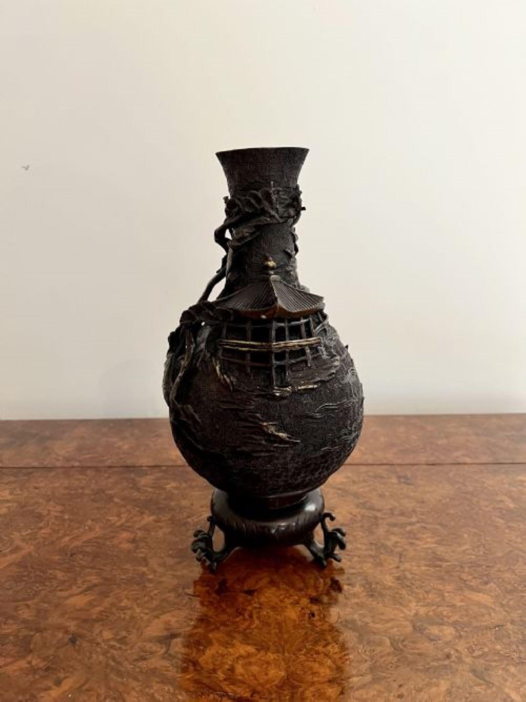 Unusual quality antique Japanese bronze vase  In Good Condition For Sale In Ipswich, GB