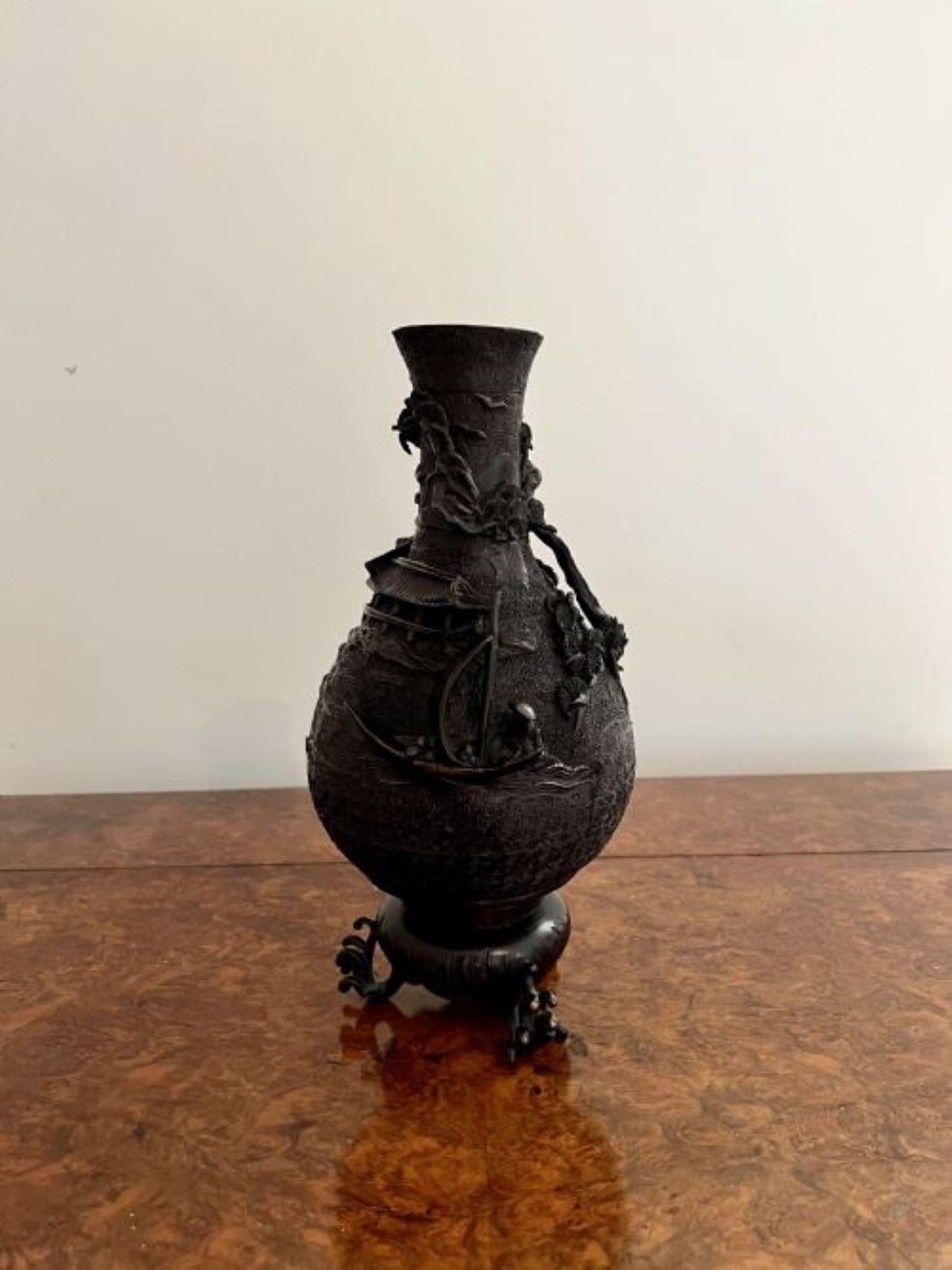 Bronzo Vaso in bronzo giapponese antico di qualità insolita in vendita