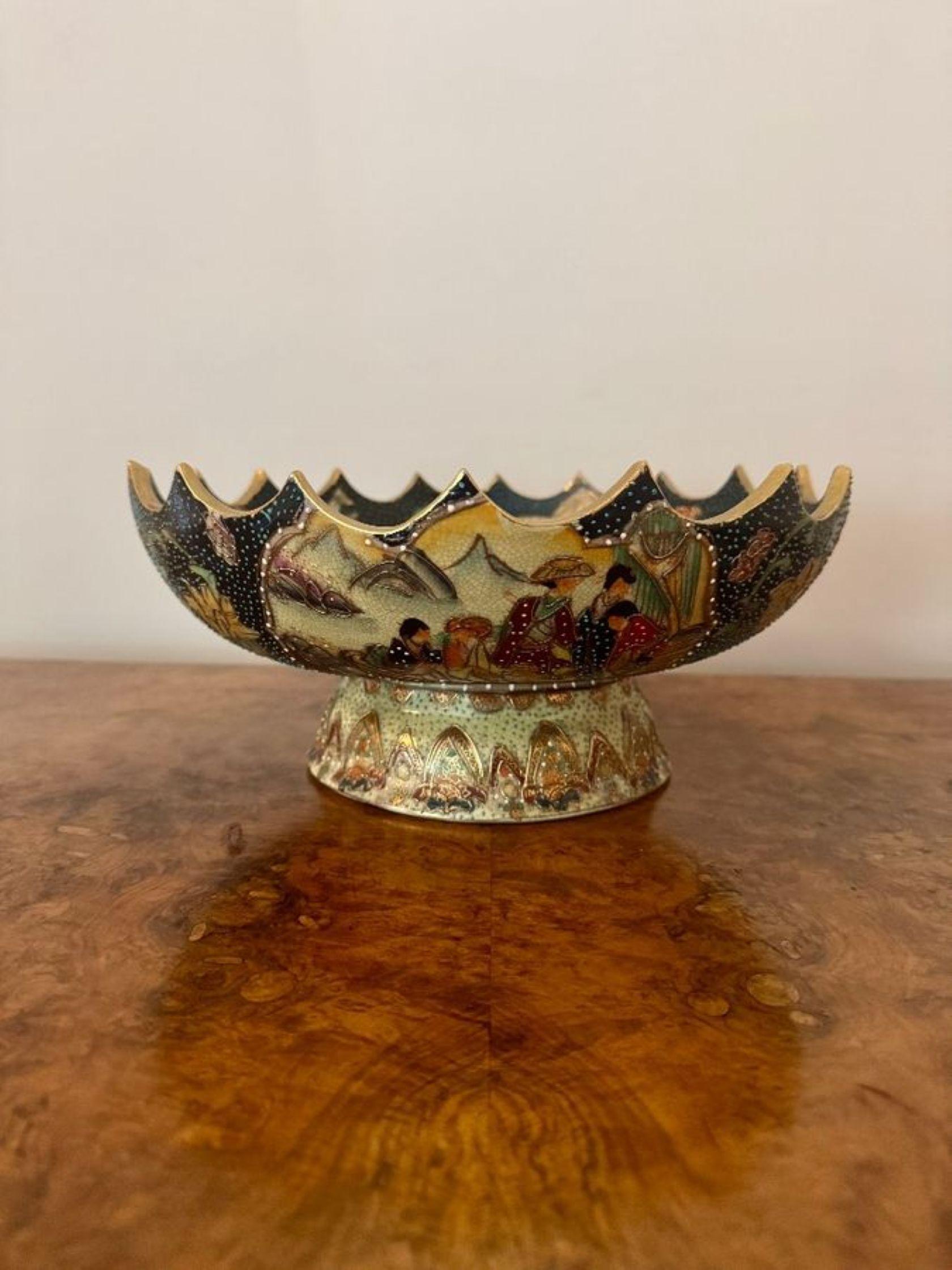 Grand bol japonais ancien à piédestal Satsuma de qualité inhabituelle en vente 1