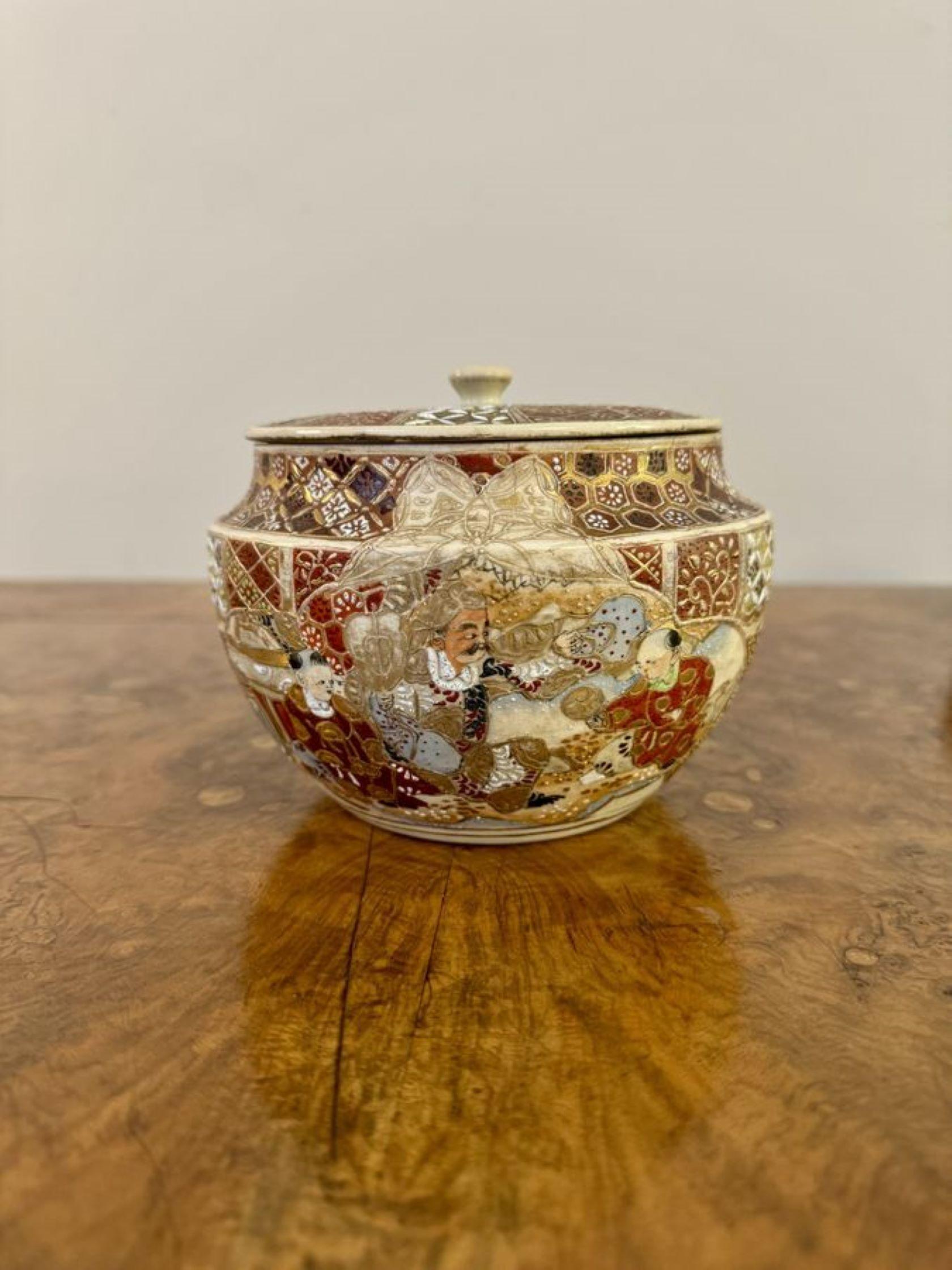 Unusual quality pair of antique Japanese Satsuma lidded jars For Sale 4