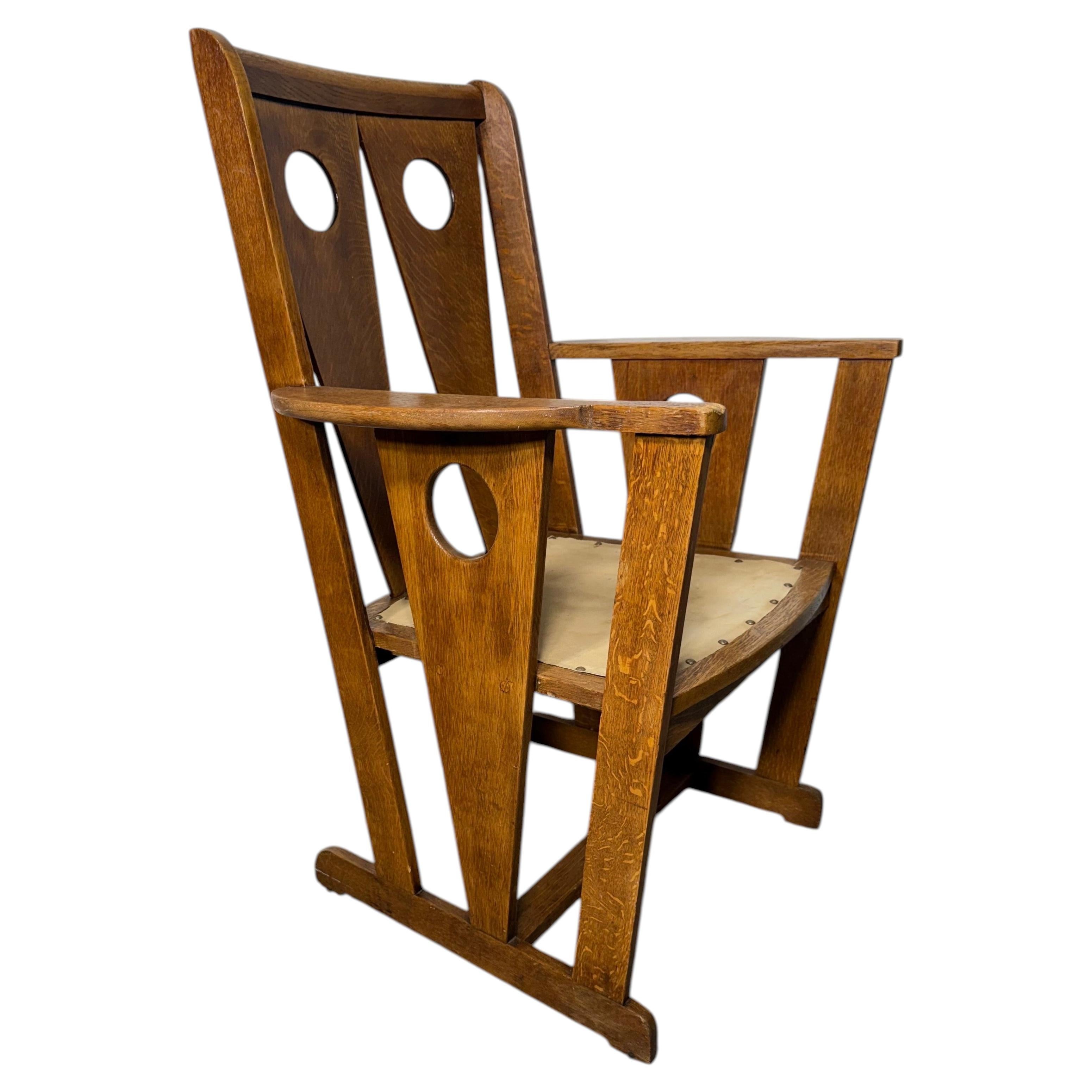 Fauteuil moderne / artisanal en chêne scié sur quartier, au style atypique