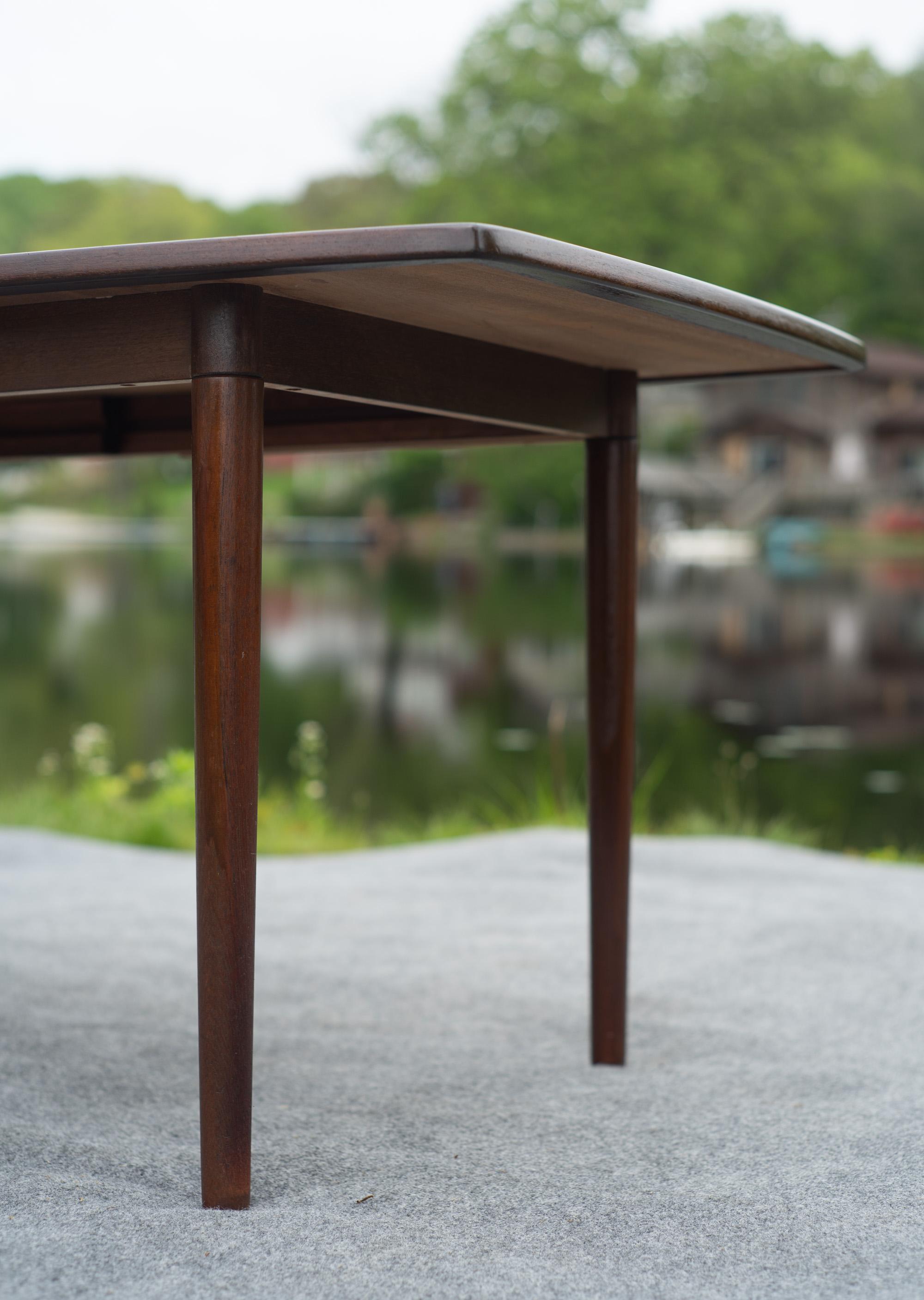 Inusual mesa de comedor de palisandro Rastad & Relling para Gustav Modelo R3 con 2 hojas en venta 9