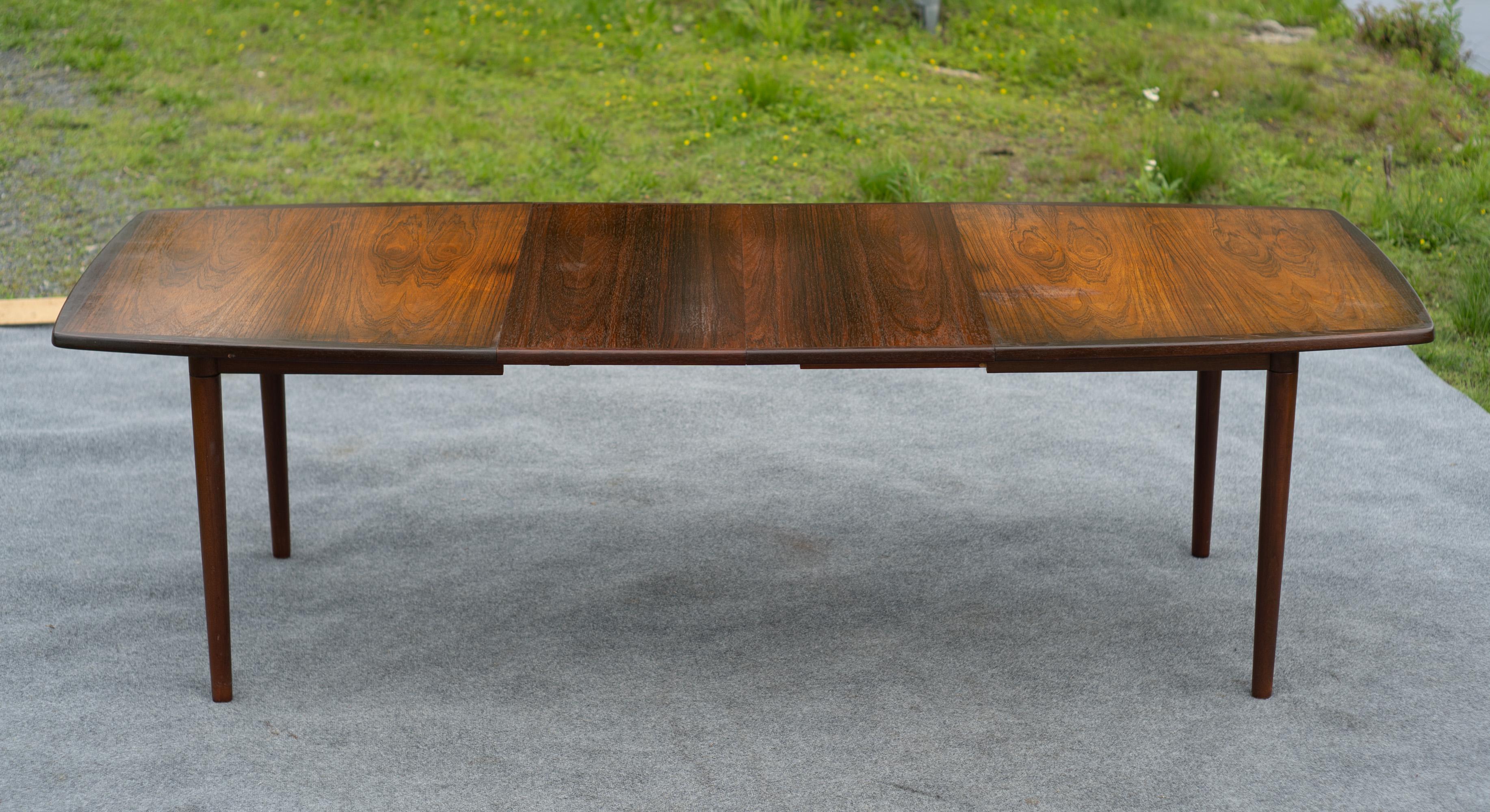 Inusual mesa de comedor de palisandro Rastad & Relling para Gustav Modelo R3 con 2 hojas Moderno de mediados de siglo en venta