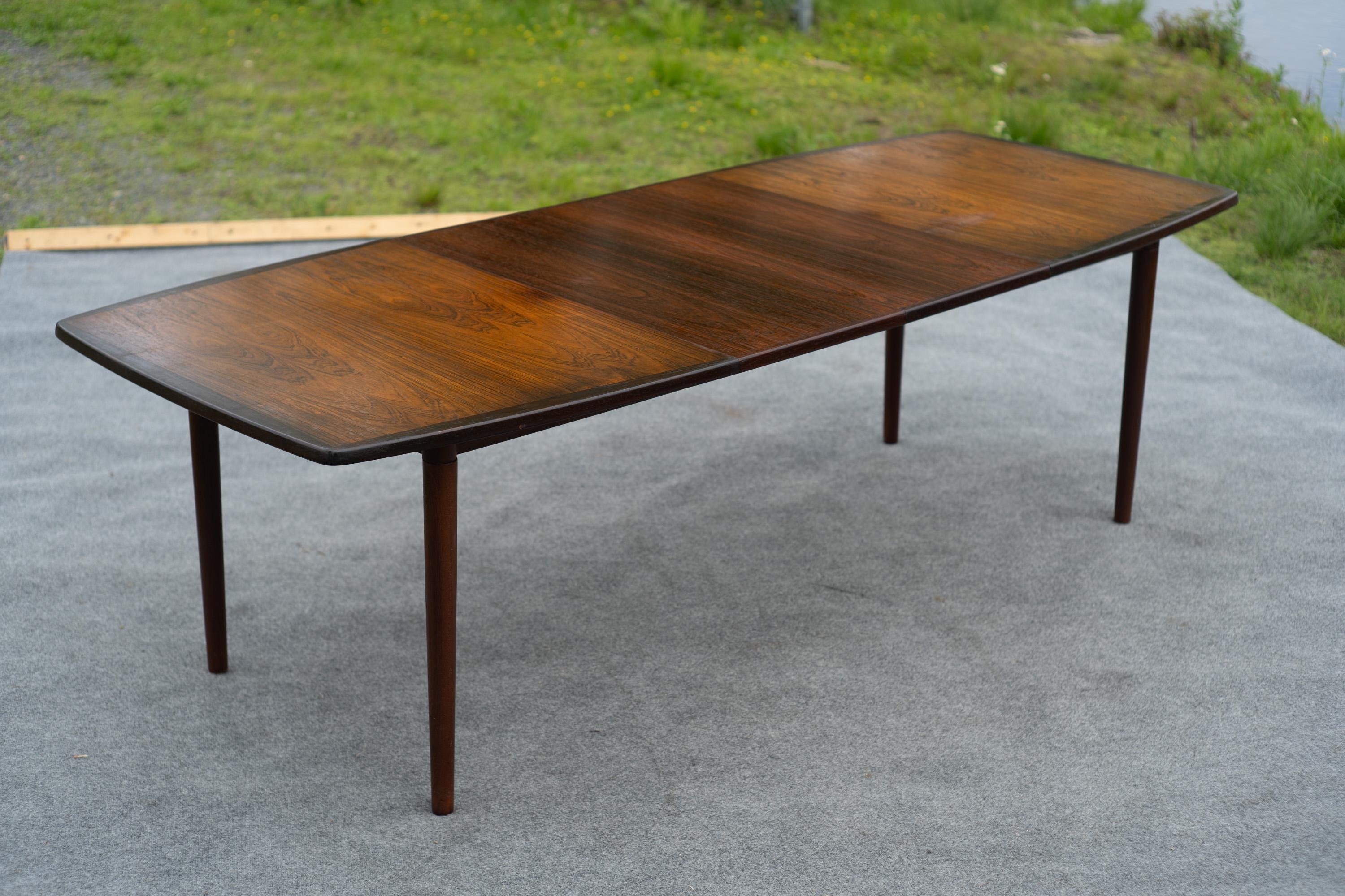 Inusual mesa de comedor de palisandro Rastad & Relling para Gustav Modelo R3 con 2 hojas Noruego en venta