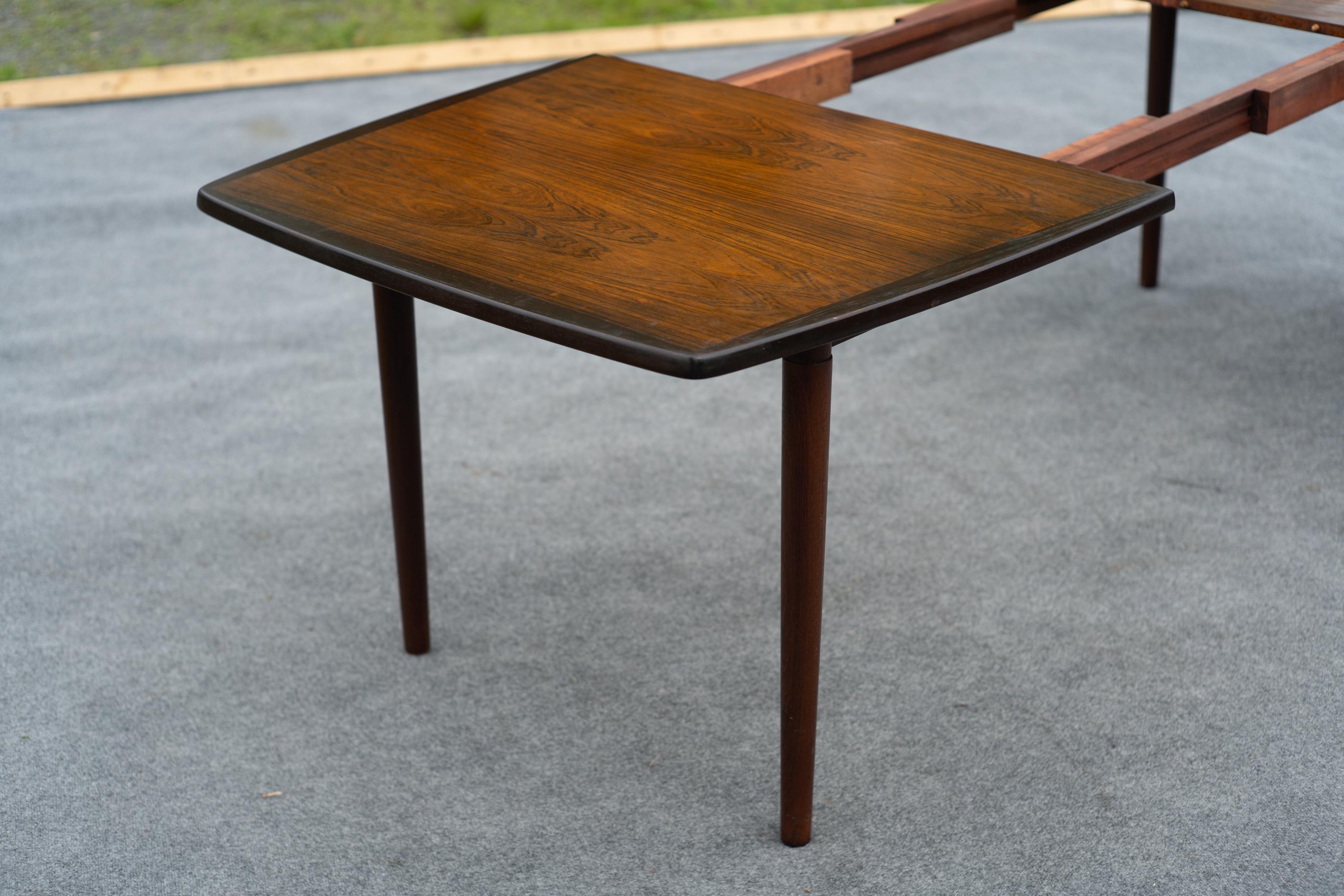 Inusual mesa de comedor de palisandro Rastad & Relling para Gustav Modelo R3 con 2 hojas Palo de rosa en venta
