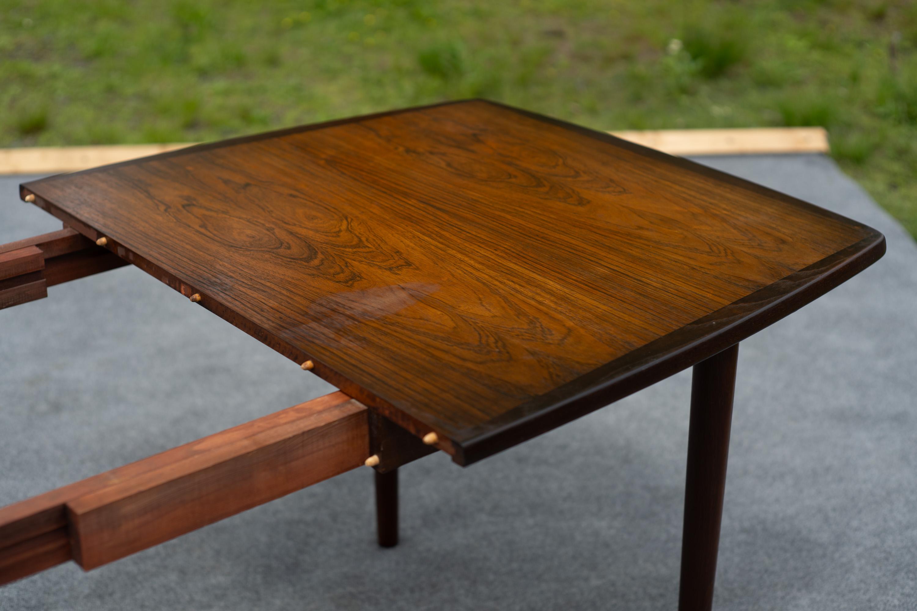Inusual mesa de comedor de palisandro Rastad & Relling para Gustav Modelo R3 con 2 hojas en venta 1