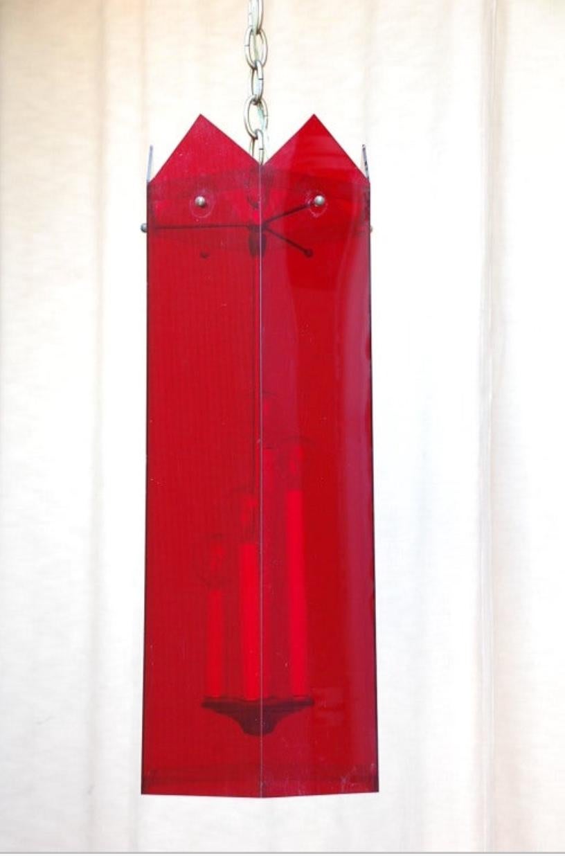 Ungewöhnliche rote sechseckige Laterne aus Lucit aus den 1970er Jahren (Ende des 20. Jahrhunderts) im Angebot