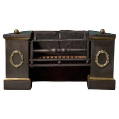 Grille de poêle Regency inhabituelle avec détails en laiton moulé