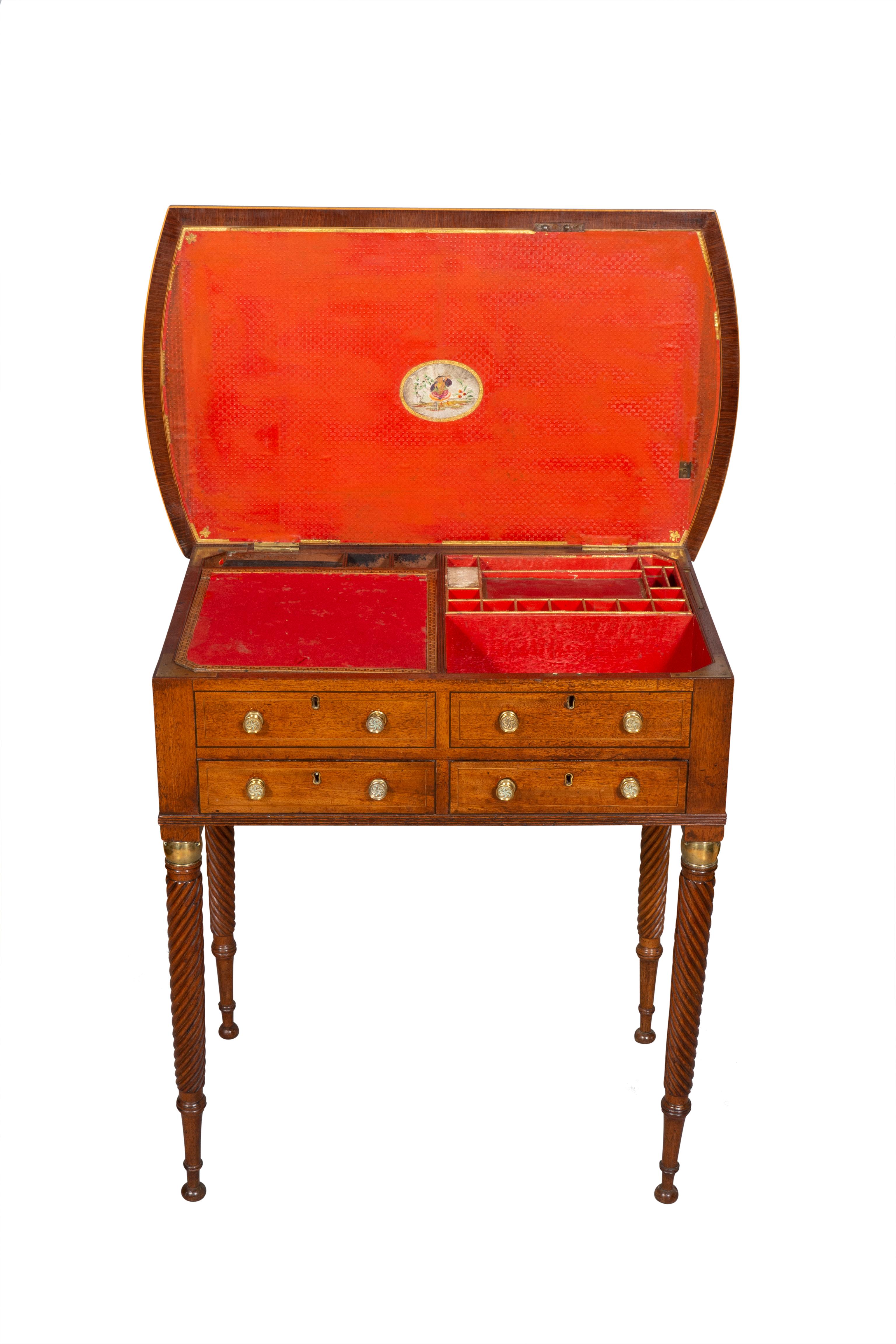Ungewöhnlicher Regency-Mahagoni-Kampagnen-Schreibtisch (Frühes 19. Jahrhundert) im Angebot
