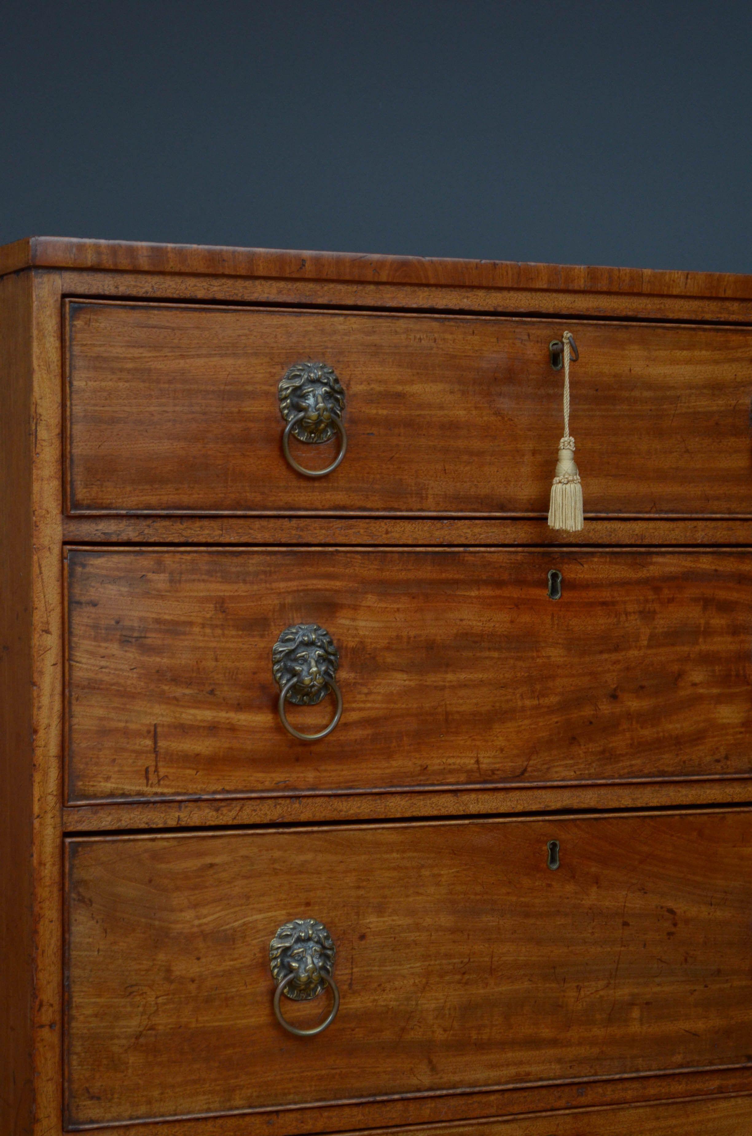 Unusual Regency Mahogany Chest of Drawers For Sale 1