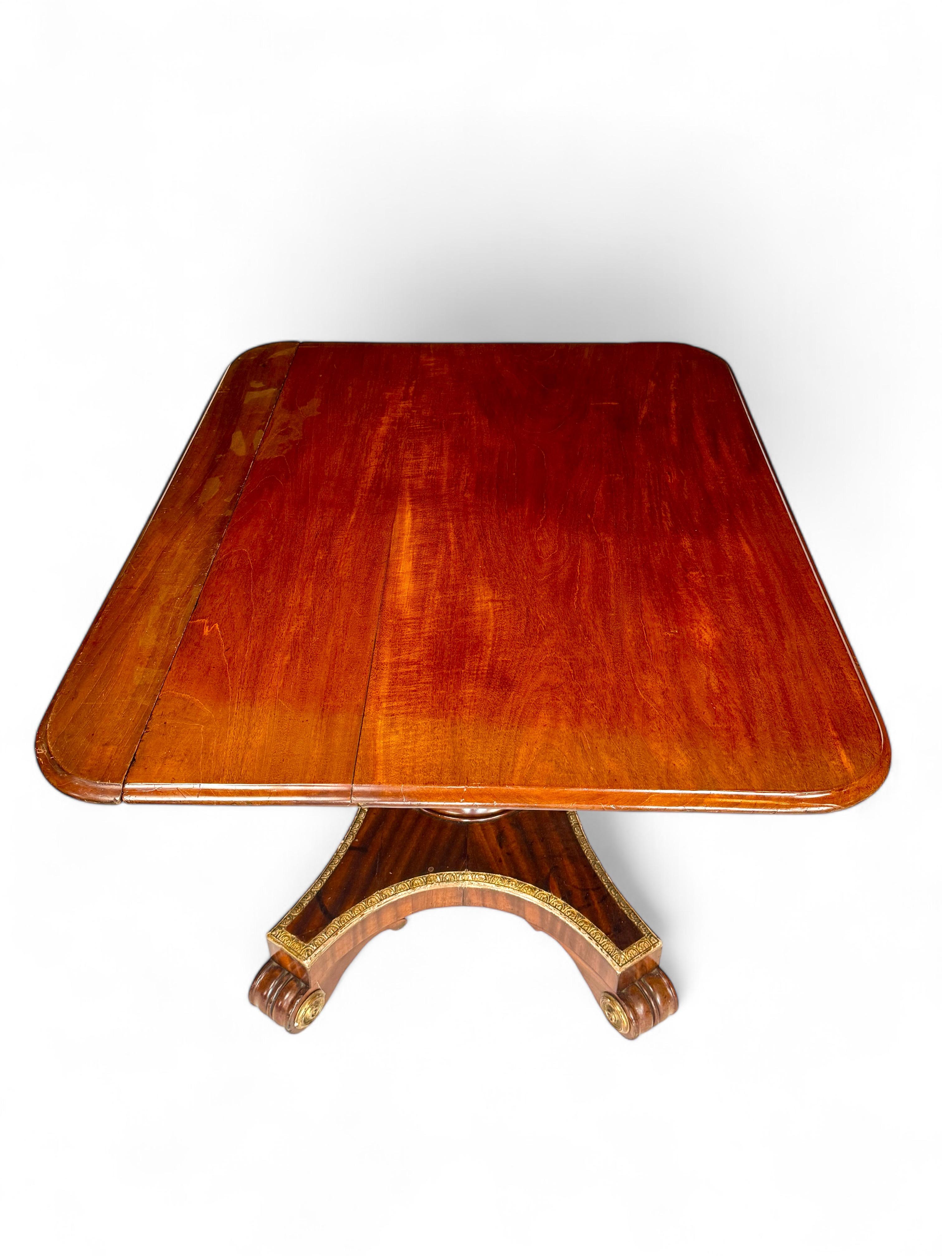 19th Century Unusual Regency twin pedestal mahogany and parcel gilt dining table