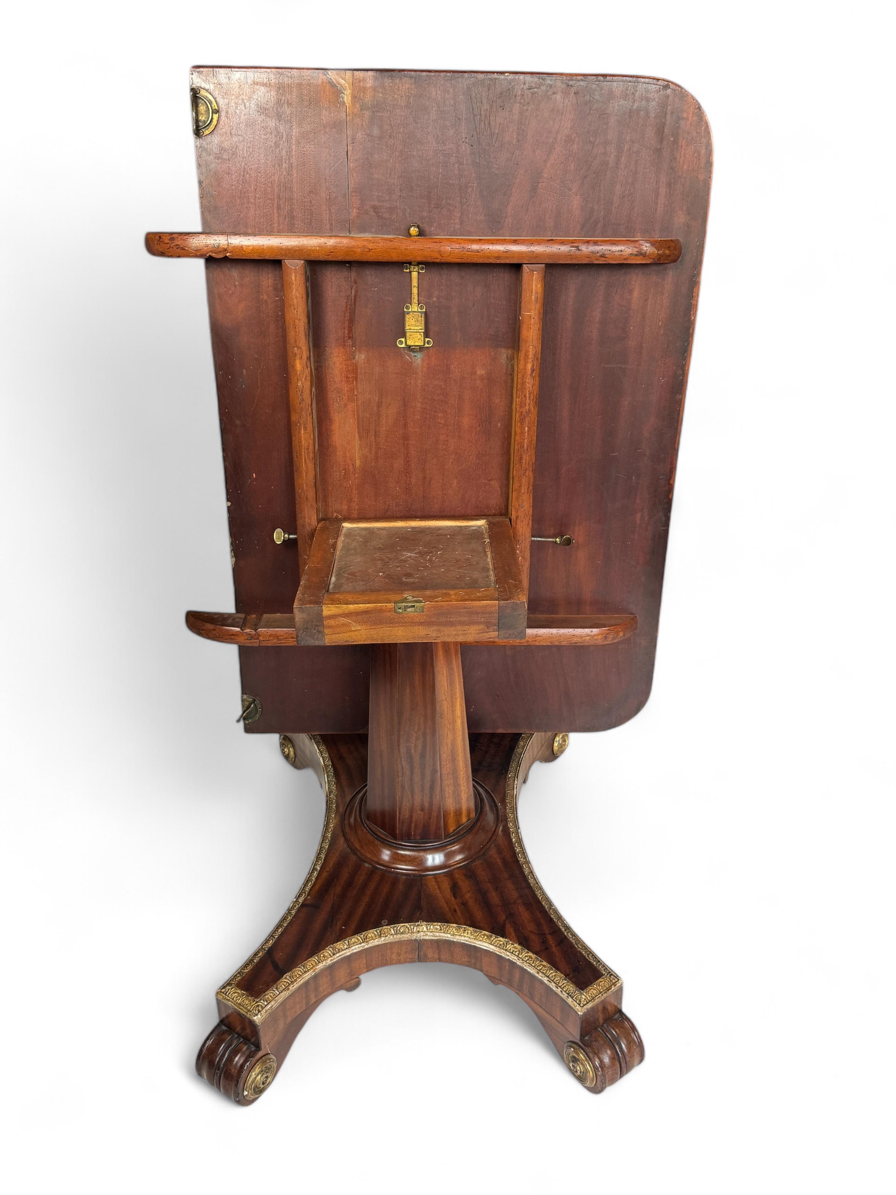 Unusual Regency twin pedestal mahogany and parcel gilt dining table 2