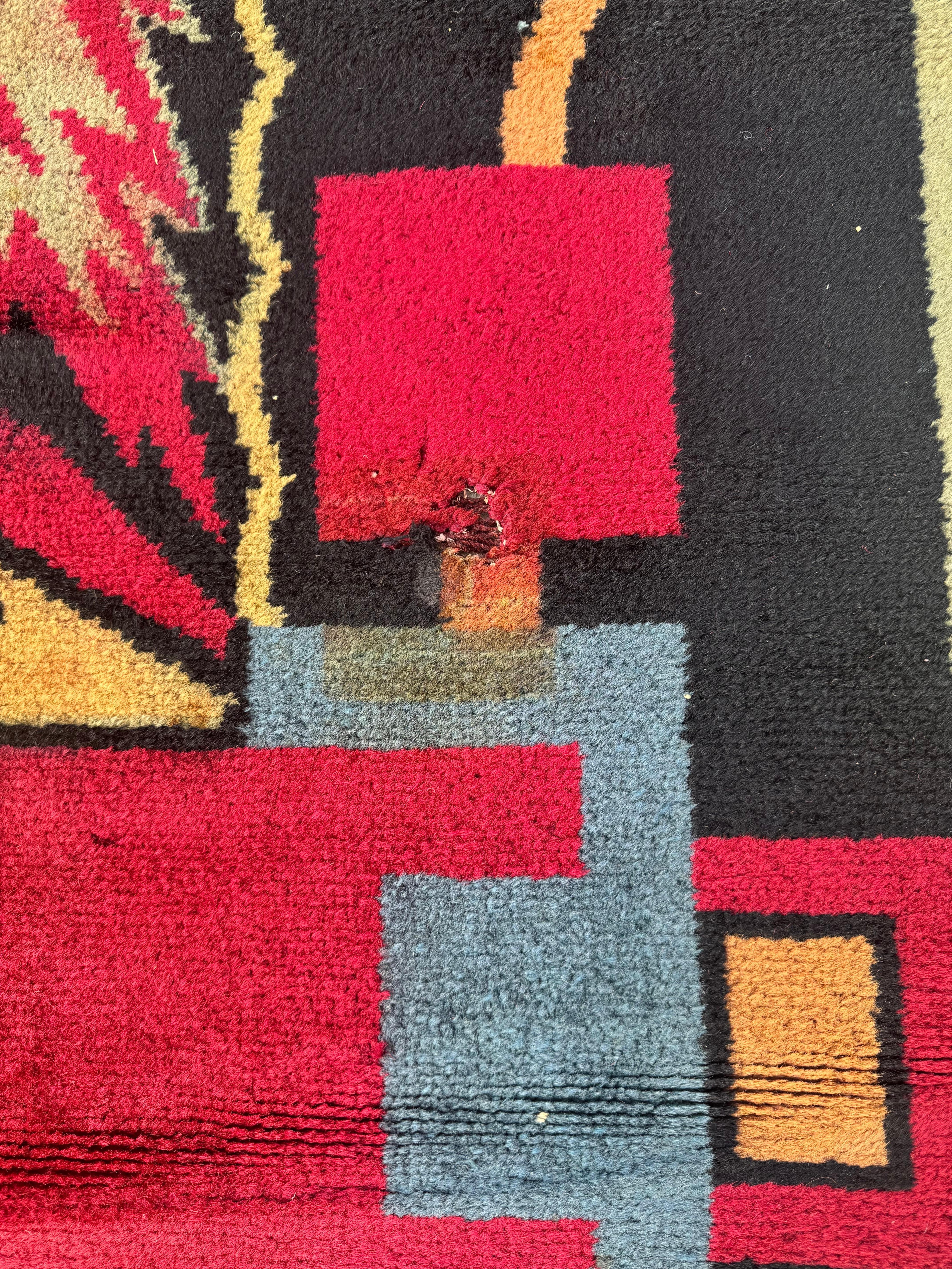Unusual Room Size Indian Art Deco Rug.  9' x 13' For Sale 9