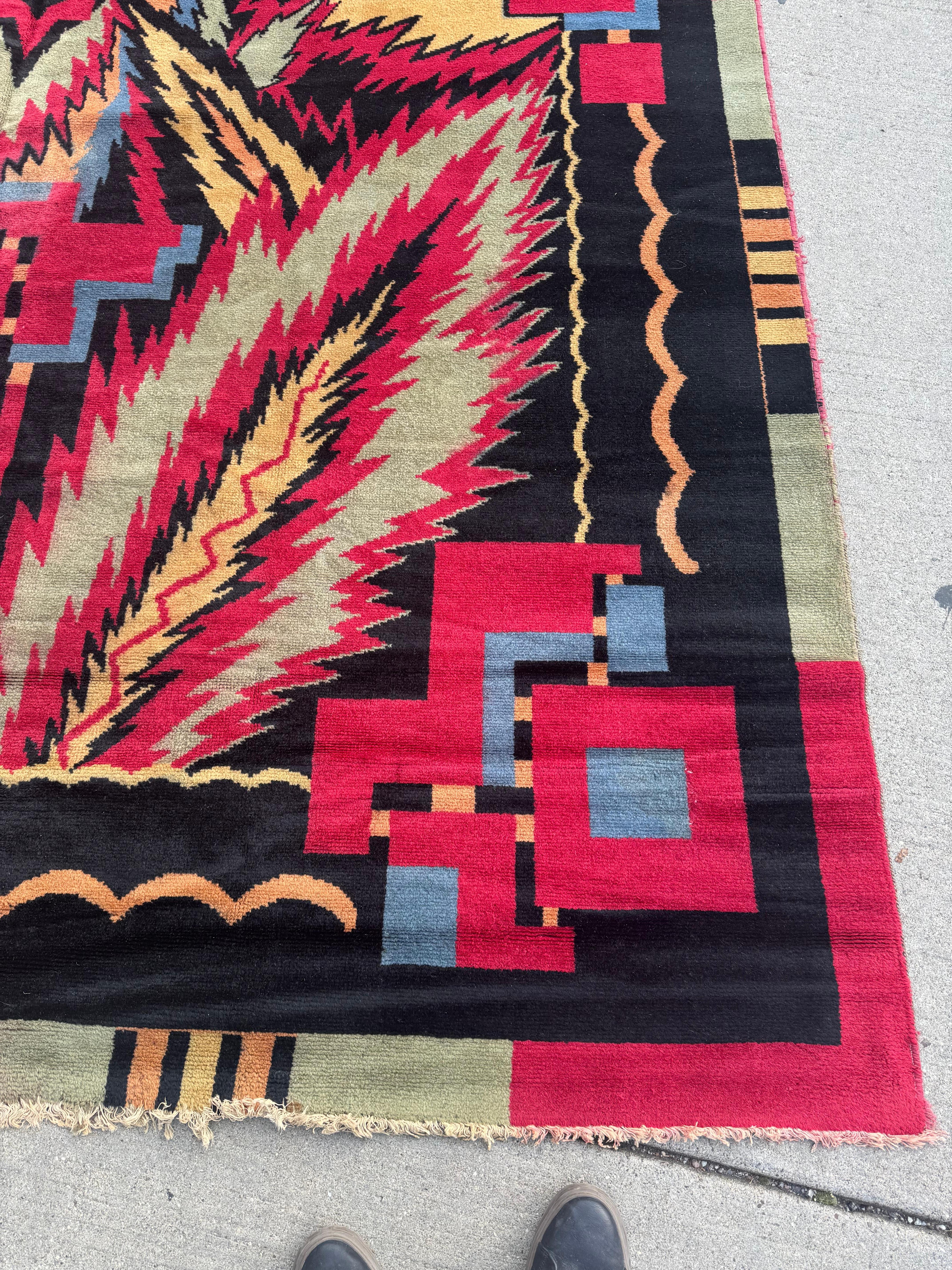 Unusual Room Size Indian Art Deco Rug.  9' x 13' In Fair Condition For Sale In Buffalo, NY