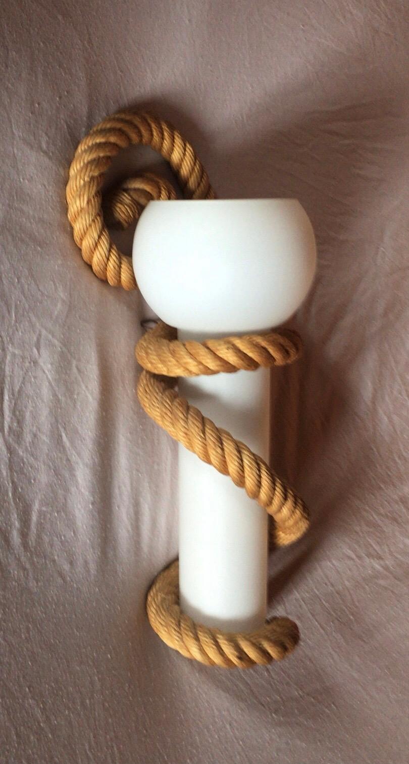 Unusual rope sconce Audoux Minet, circa 1960.
With white opaline.
Measures: Height / 17.8 inches.