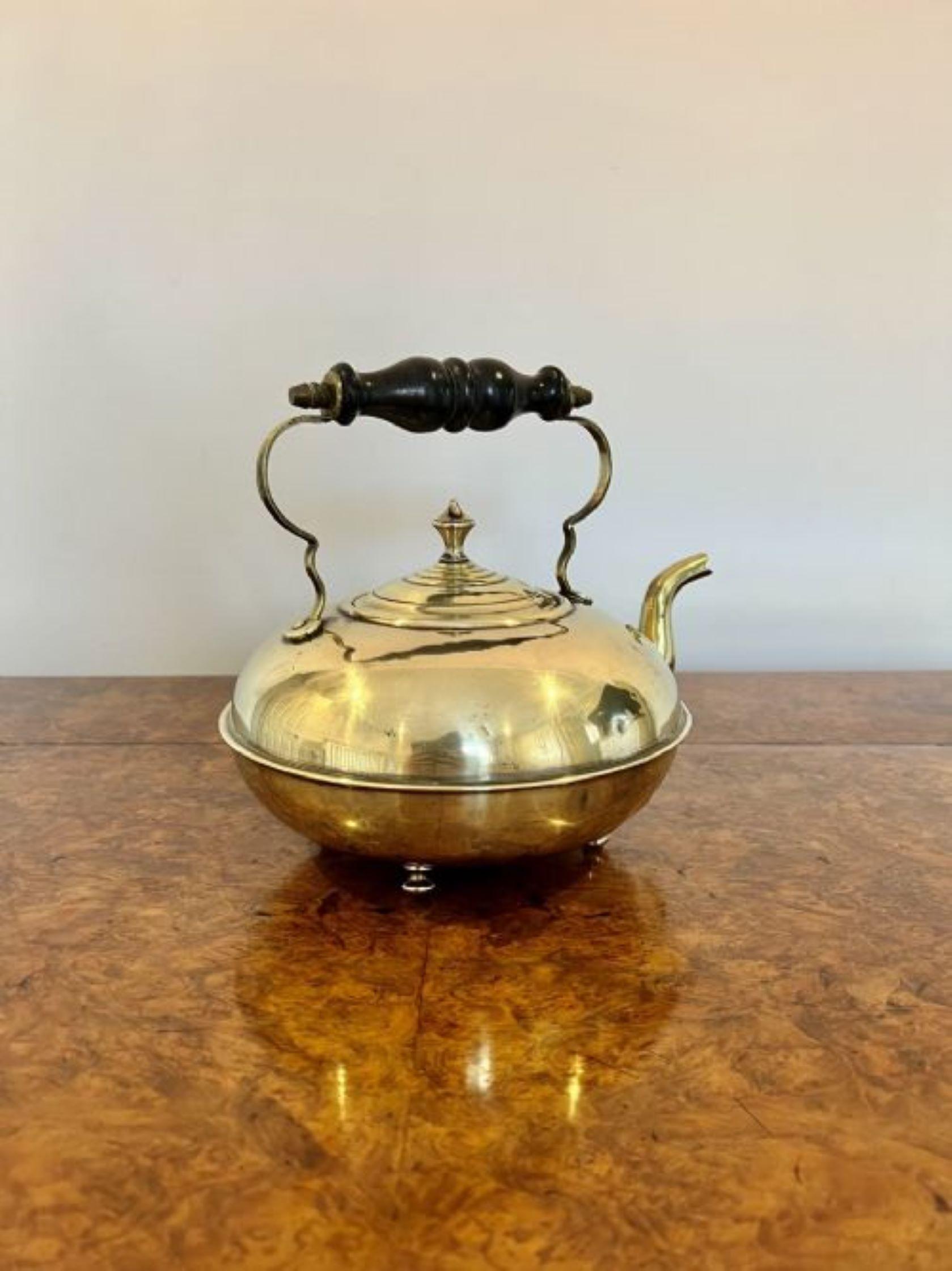 Unusual round antique Victorian quality brass kettle  In Good Condition For Sale In Ipswich, GB