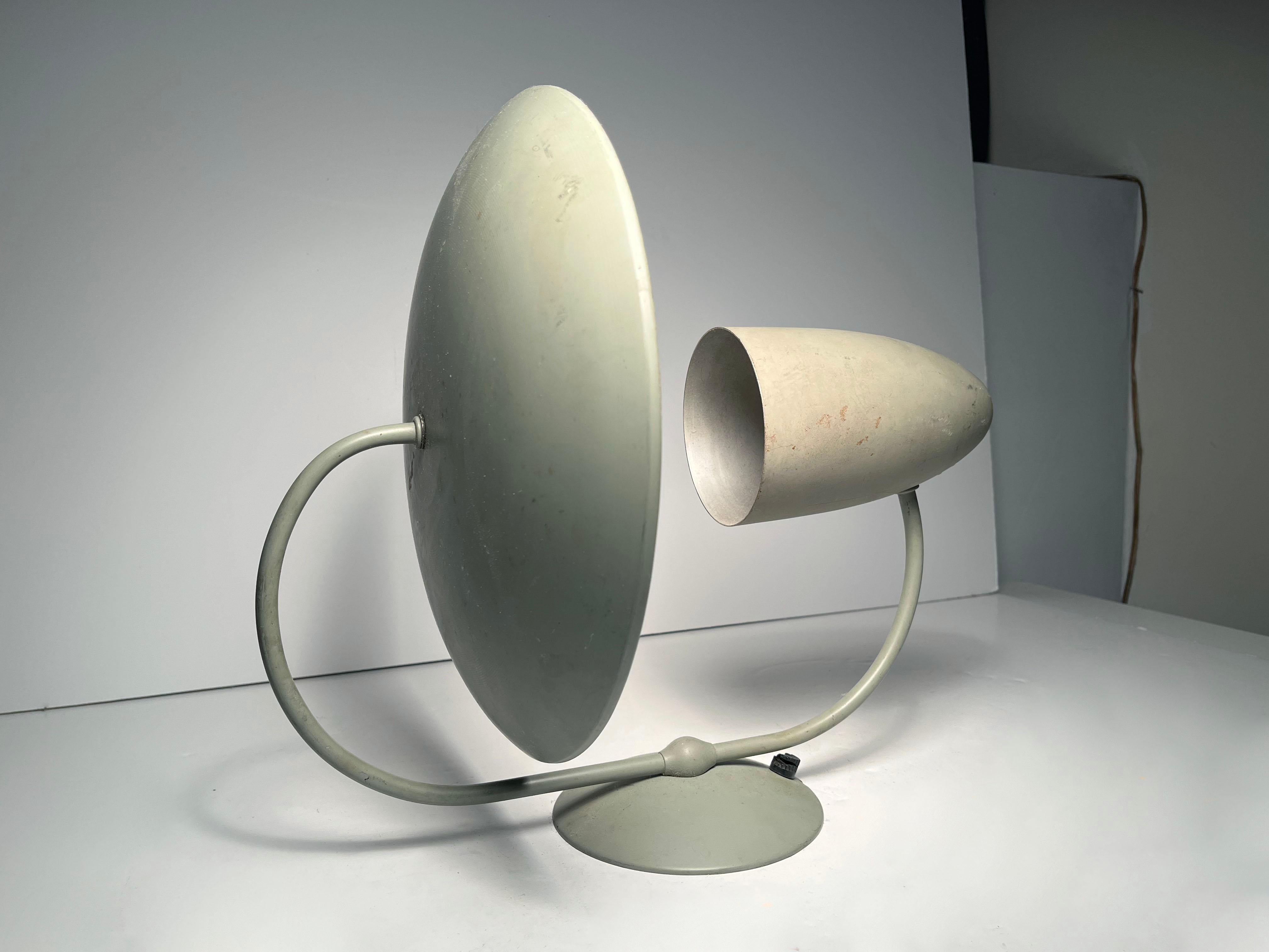 American Unusual Scarce Vintage Reflector Sconce Attributed to Kurt Versen For Sale
