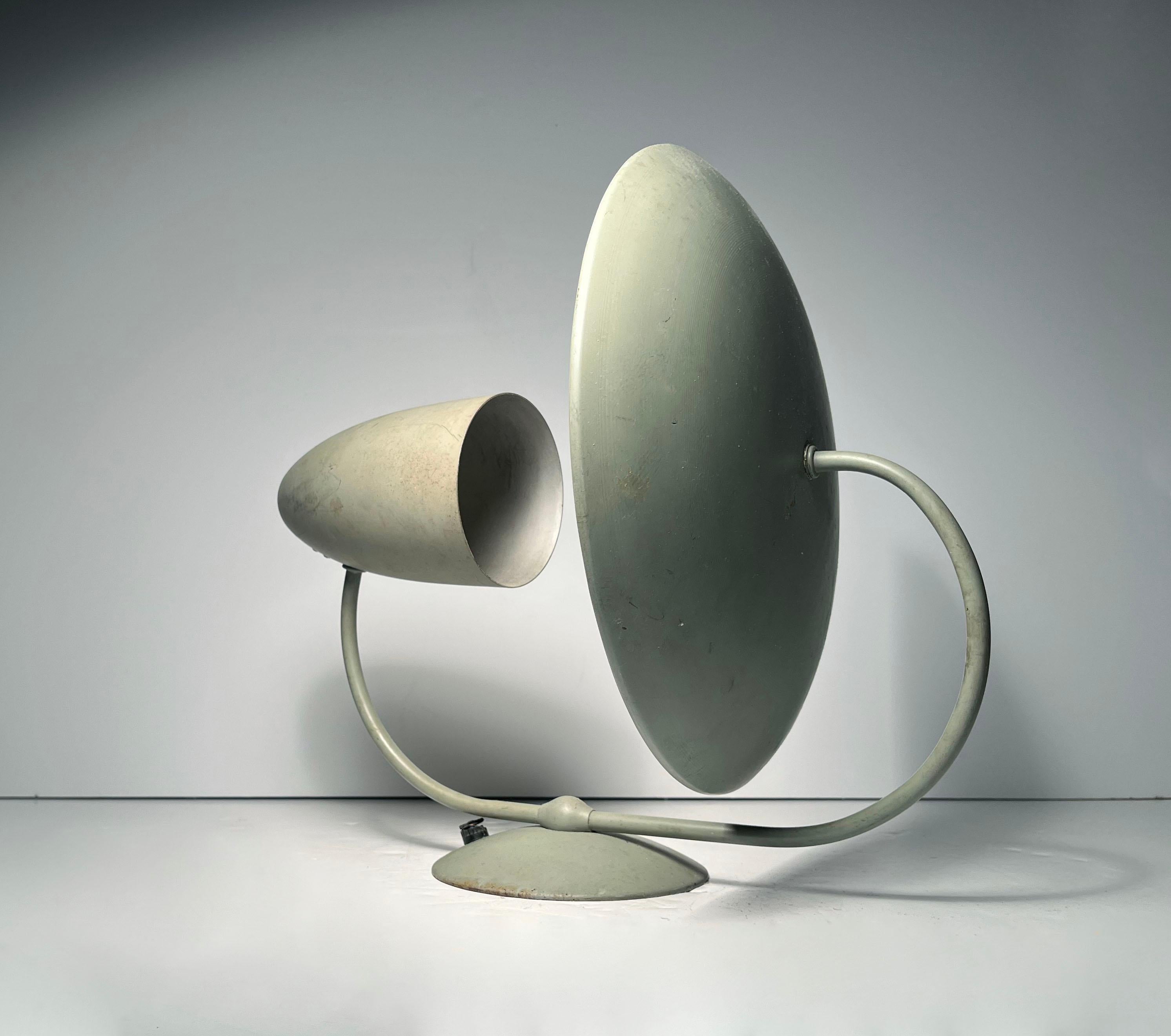 Unusual Scarce Vintage Reflector Sconce Attributed to Kurt Versen In Good Condition For Sale In Chicago, IL