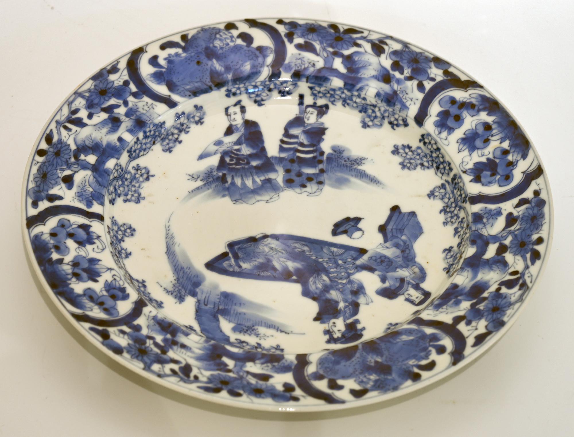 Chinois Ensemble inhabituel d'assiettes, de plateaux et d'assiettes à couvercle bleu et blanc du 18ème siècle en vente