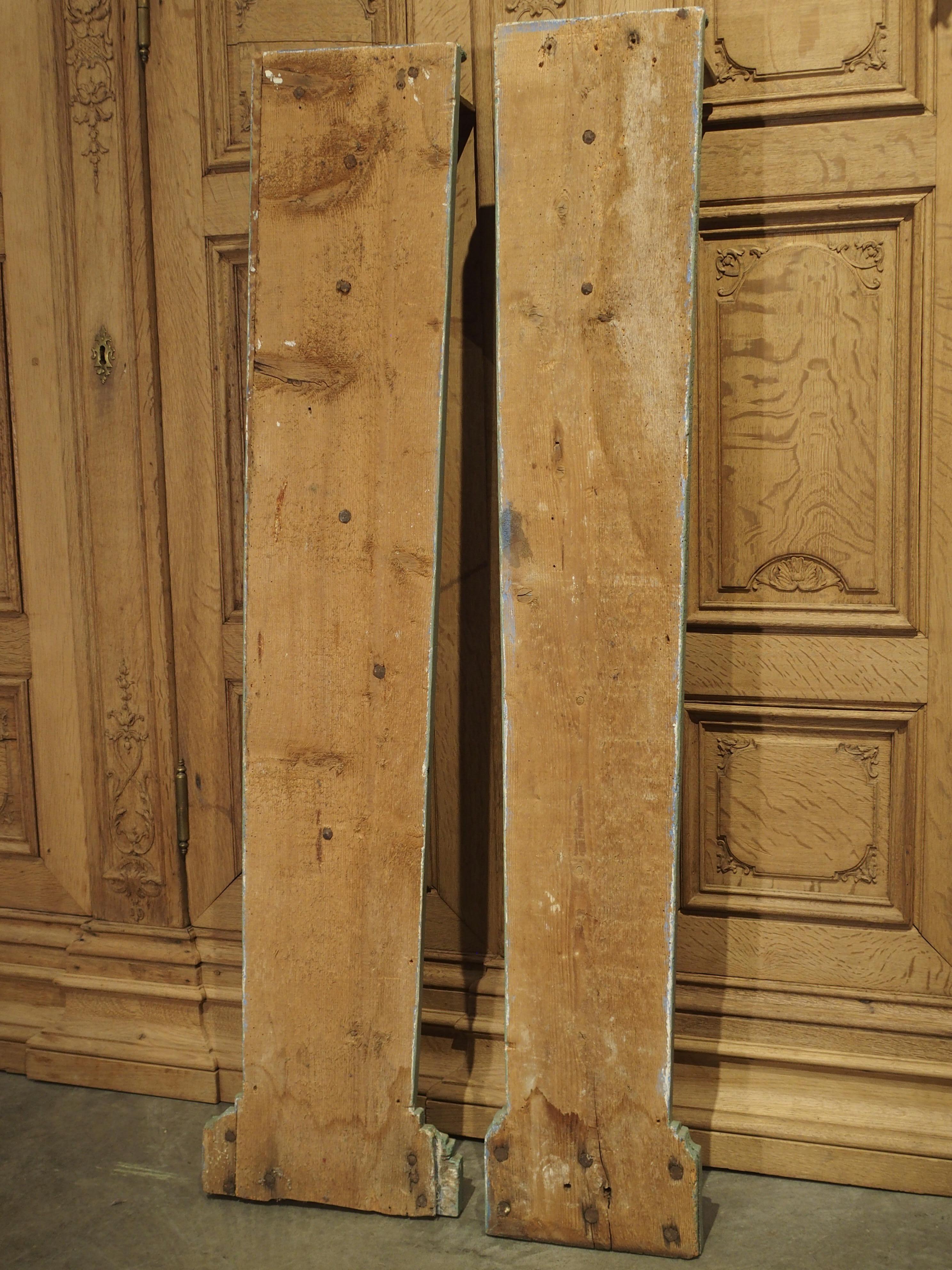 Unsere Holzschnitzereien aus dem 18. Jahrhundert mit grün bemalten Rückseiten gelten als 