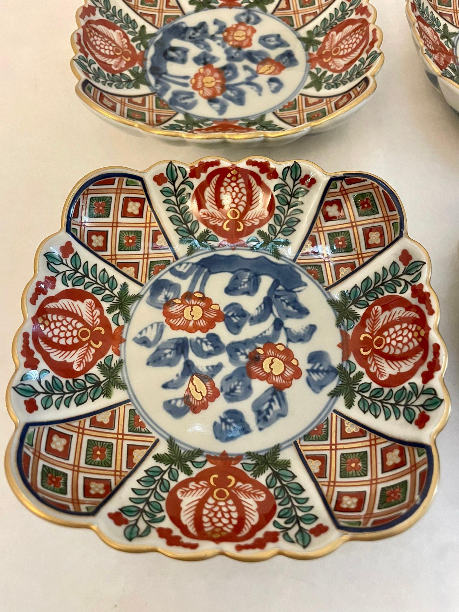 Unusual Set of 4 Small Antique Japanese Quality Imari Dishes For Sale 5