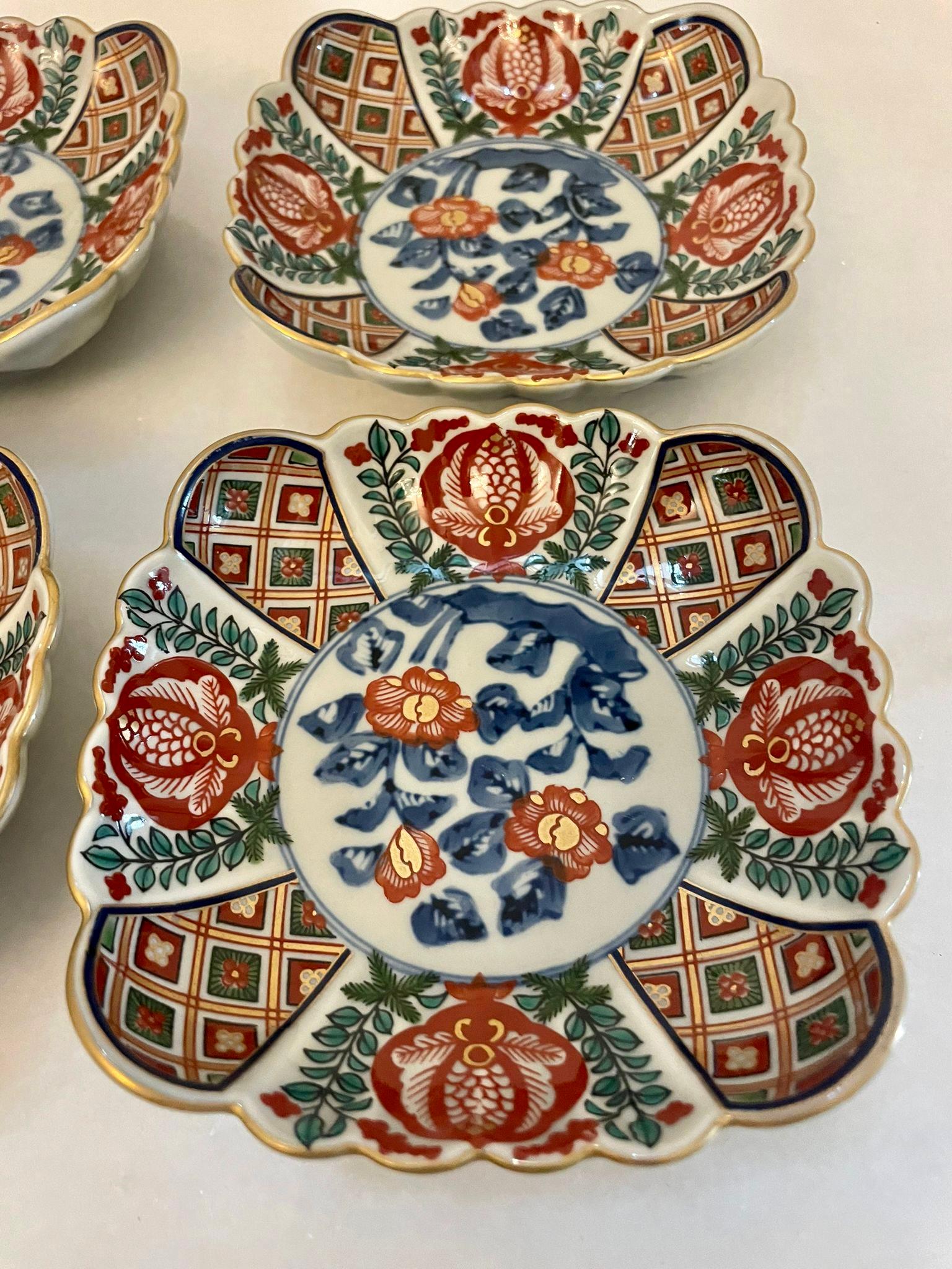Inusual Juego de 4 Pequeños Platos Antiguos Japoneses de Calidad Imari en venta 4