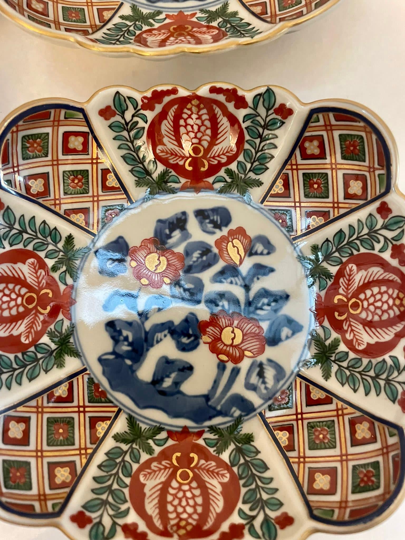 Inusual Juego de 4 Pequeños Platos Antiguos Japoneses de Calidad Imari Japonés en venta
