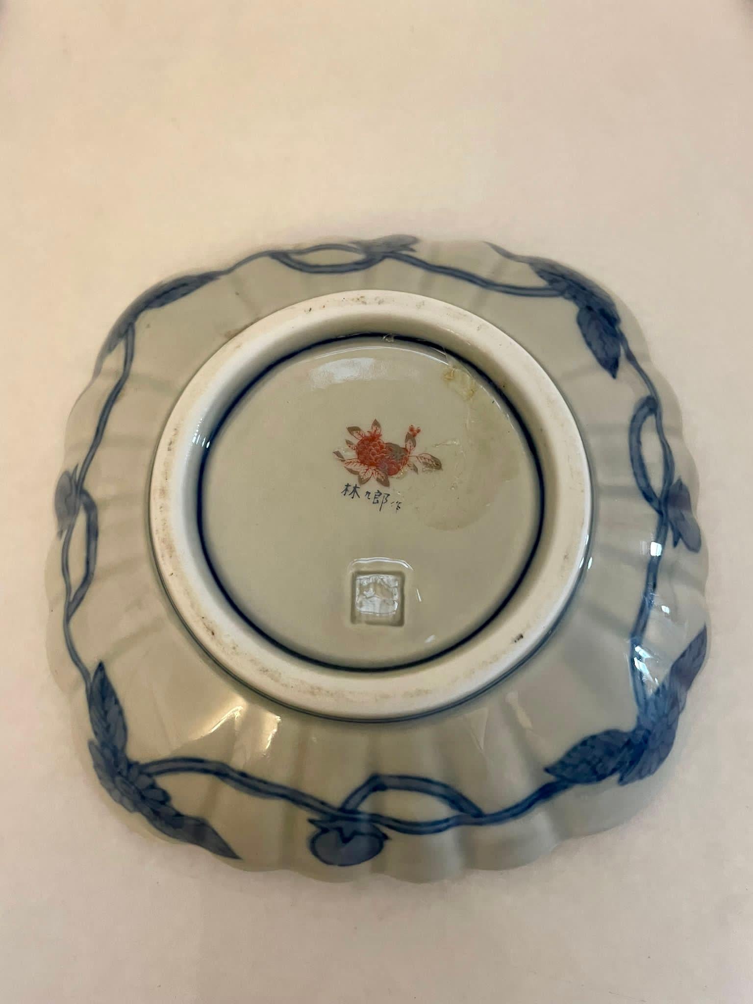 Inusual Juego de 4 Pequeños Platos Antiguos Japoneses de Calidad Imari siglo XX en venta