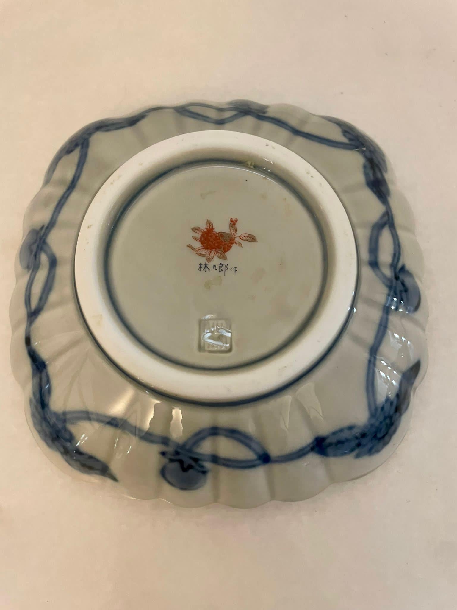 Inusual Juego de 4 Pequeños Platos Antiguos Japoneses de Calidad Imari en venta 2