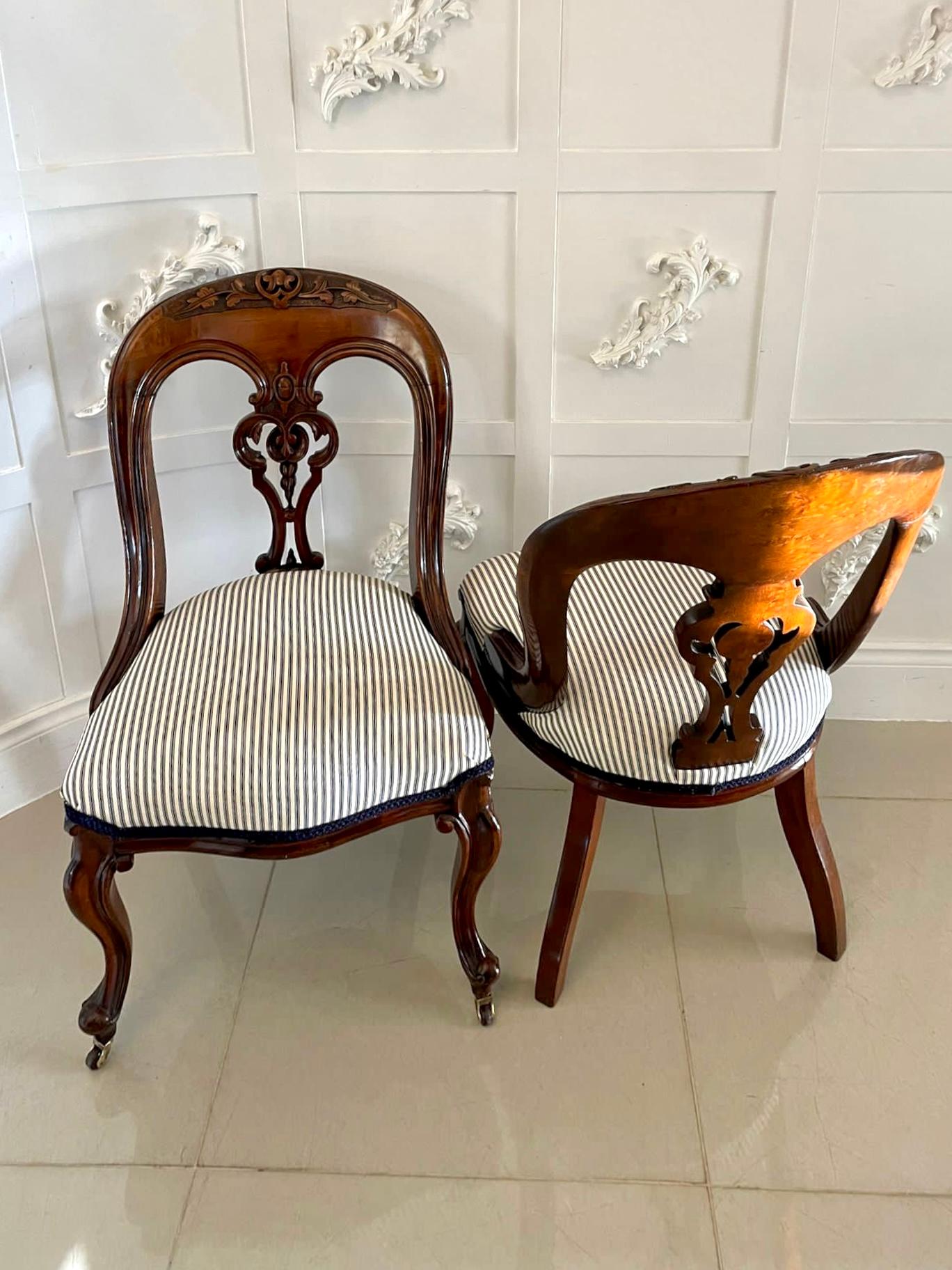 Victorien Ensemble inhabituel de 8 chaises de bibliothèque/de salle à manger de qualité victorienne ancienne en acajou sculpté en vente
