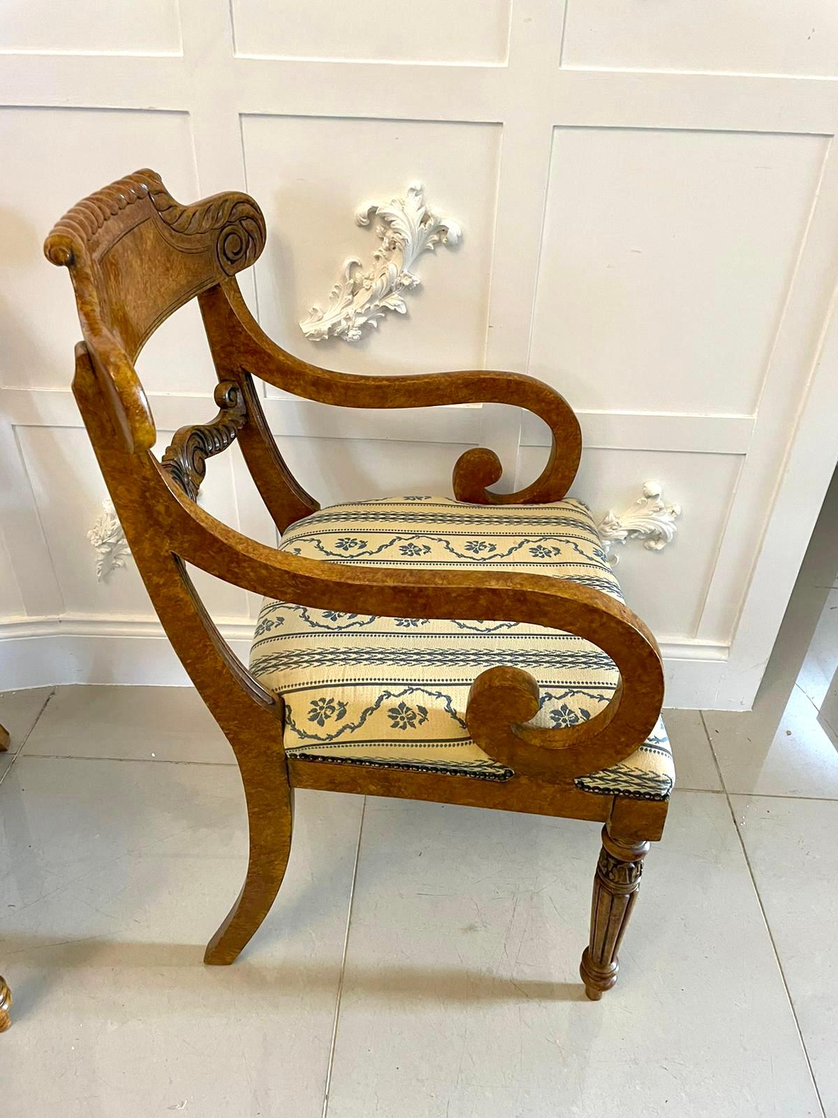Inusual Juego de 8 Sillas de Comedor de Arce Faux Ojo de Pájaro de Calidad Decoradas Antiguamente en venta 14