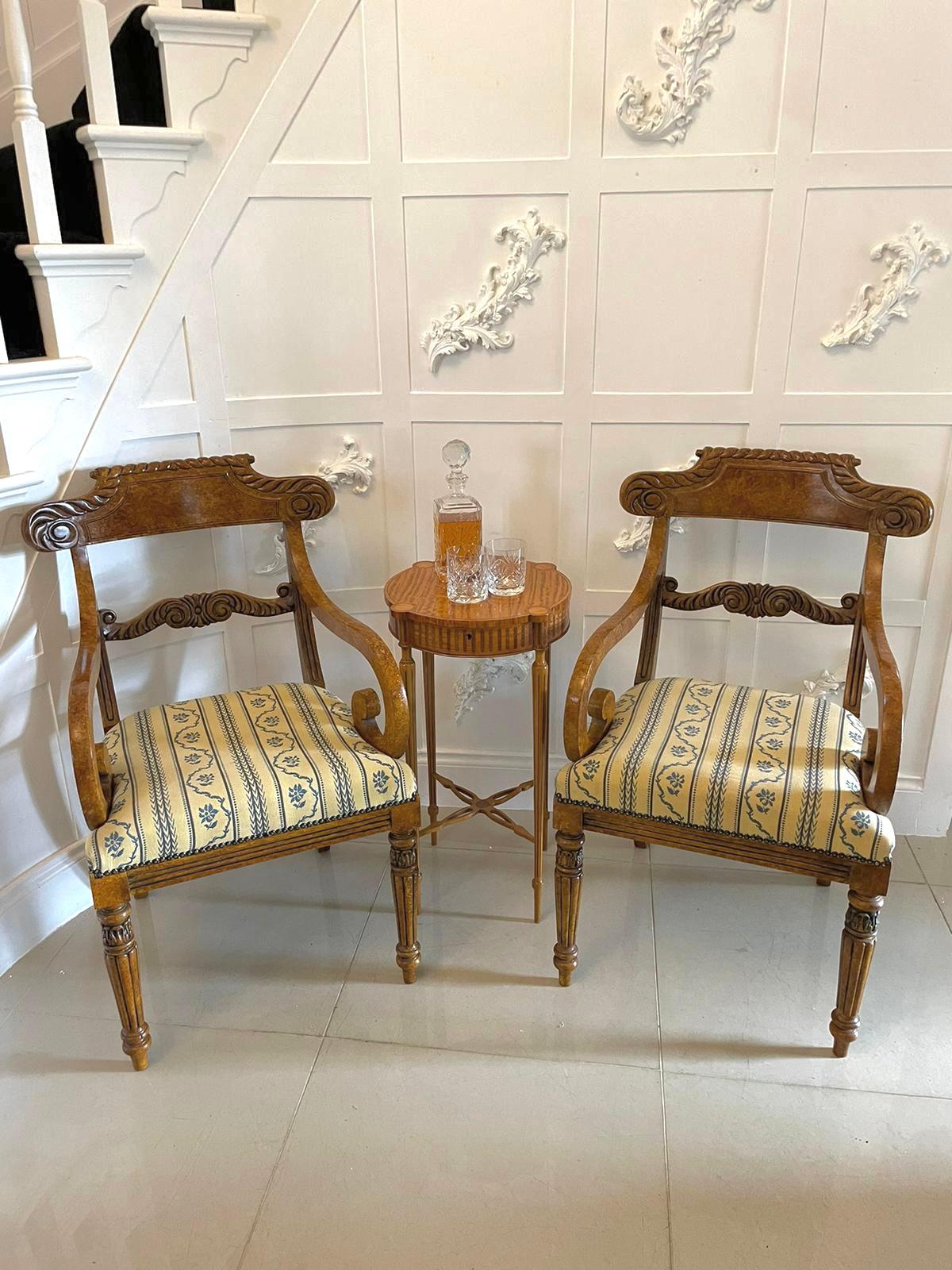Inusual Juego de 8 Sillas de Comedor de Arce Faux Ojo de Pájaro de Calidad Decoradas Antiguamente Inglés en venta