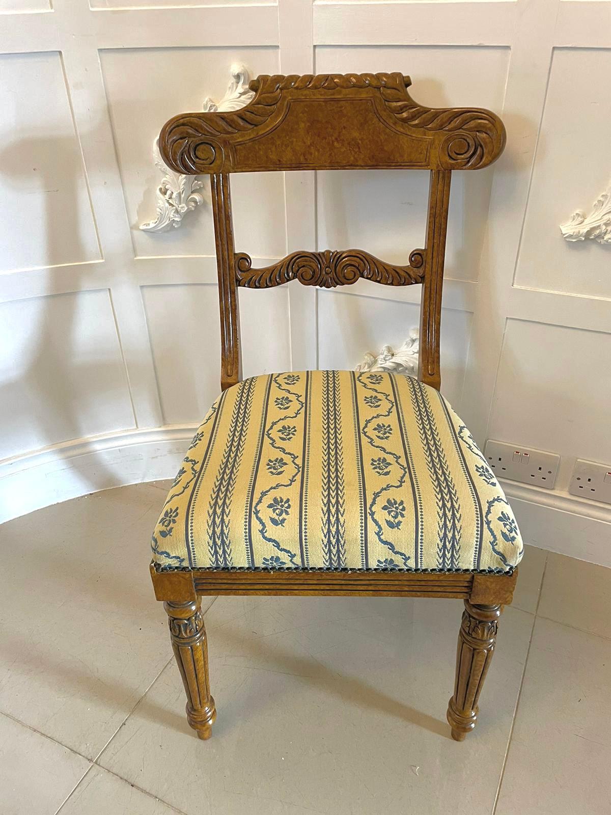 Inusual Juego de 8 Sillas de Comedor de Arce Faux Ojo de Pájaro de Calidad Decoradas Antiguamente en venta 1