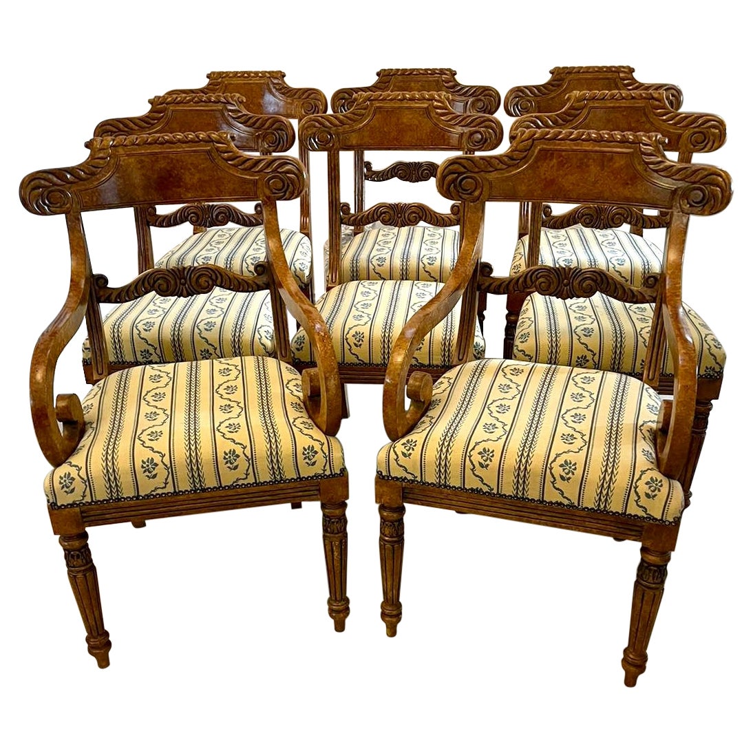 Inusual Juego de 8 Sillas de Comedor de Arce Faux Ojo de Pájaro de Calidad Decoradas Antiguamente en venta