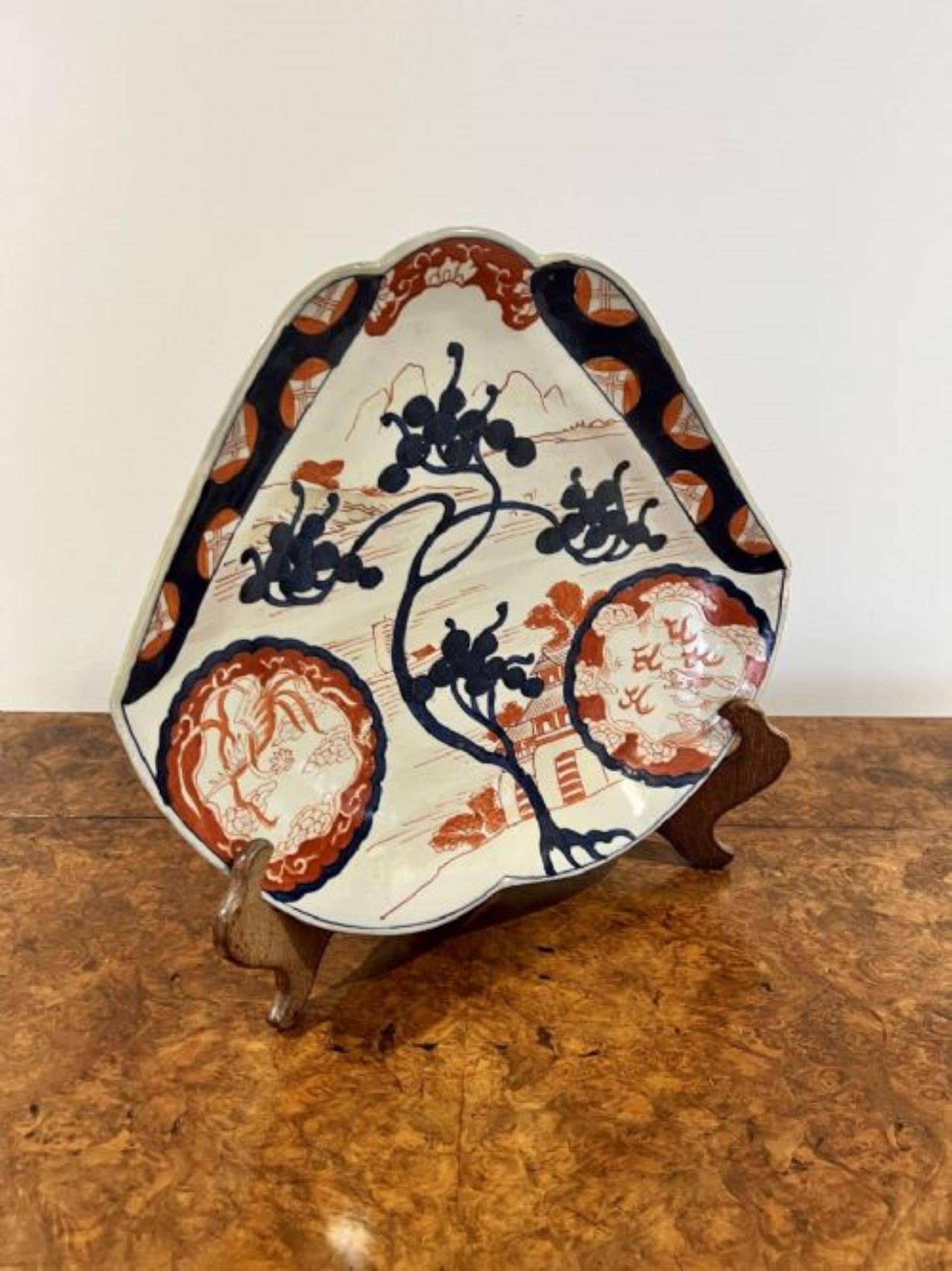 Unusual shaped antique Japanese Imari plate In Good Condition For Sale In Ipswich, GB