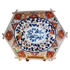 Piatto antico giapponese Imari dalla forma insolita