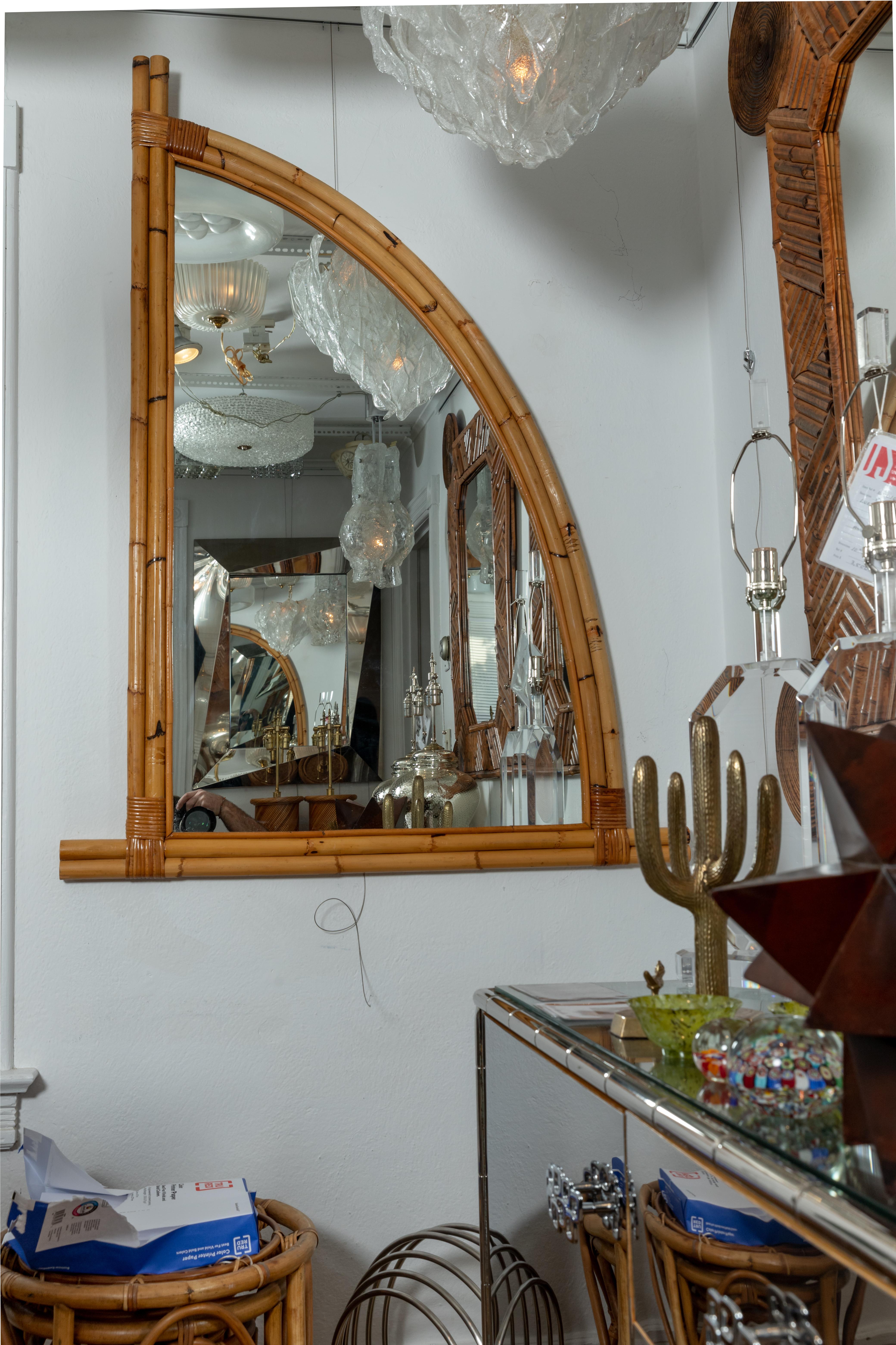 Miroirs en bambou aux formes inhabituelles 'Disponible à gauche et à droite:: le droit est montré' Bon état - En vente à Bridgehampton, NY