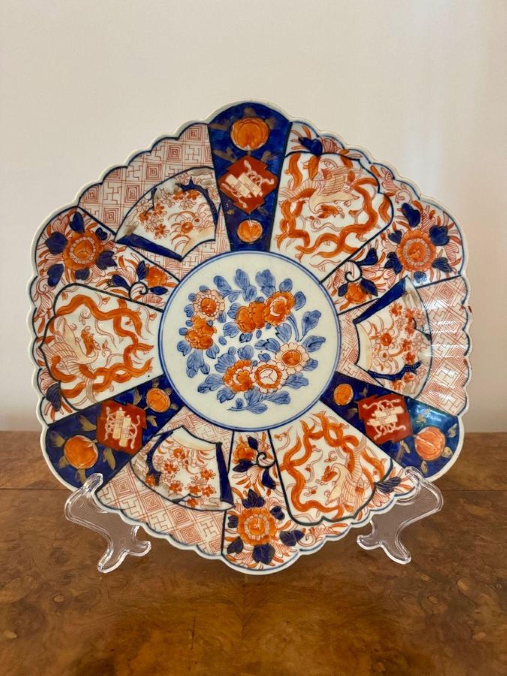 Japonais Assiette japonaise ancienne imari de qualité et de forme inhabituelle en vente
