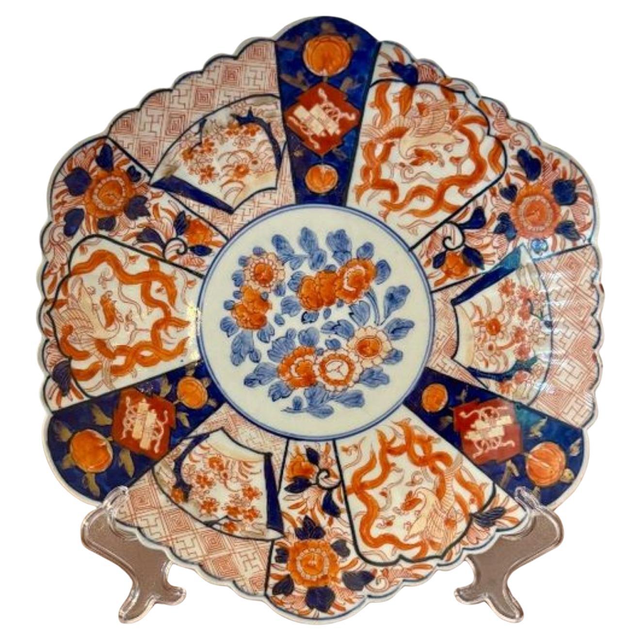 Assiette japonaise ancienne imari de qualité et de forme inhabituelle en vente
