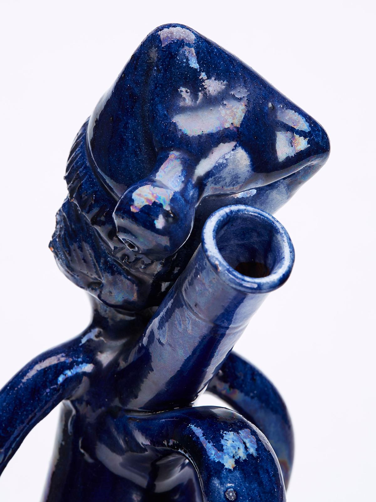 Inusual Aguamanil de Cerámica Esmaltada Figural Folkart Firmado Glaseado en venta