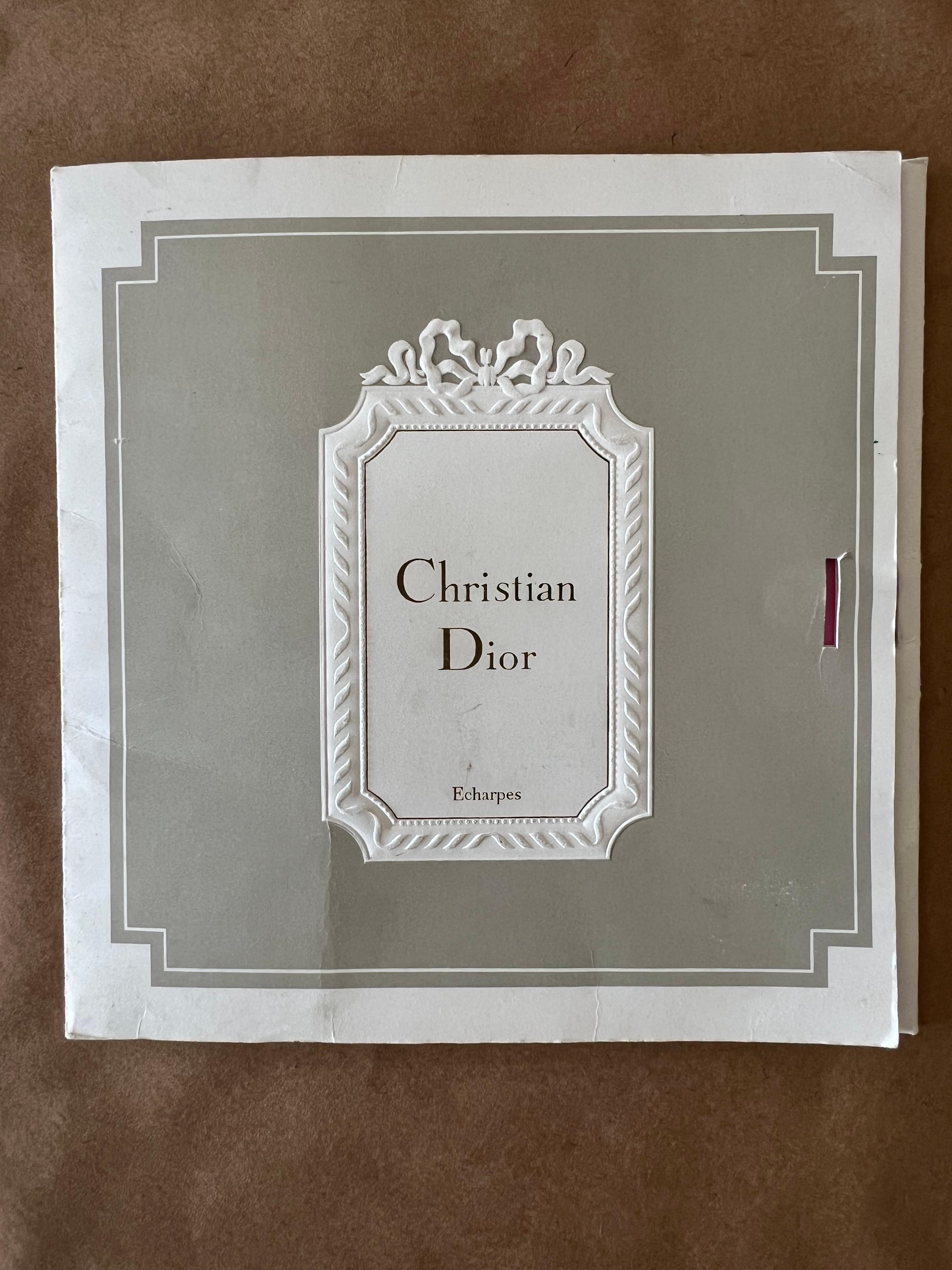 Ungewöhnlicher Seidenschal von Christian Dior, 1960er Jahre (Mitte des 20. Jahrhunderts) im Angebot