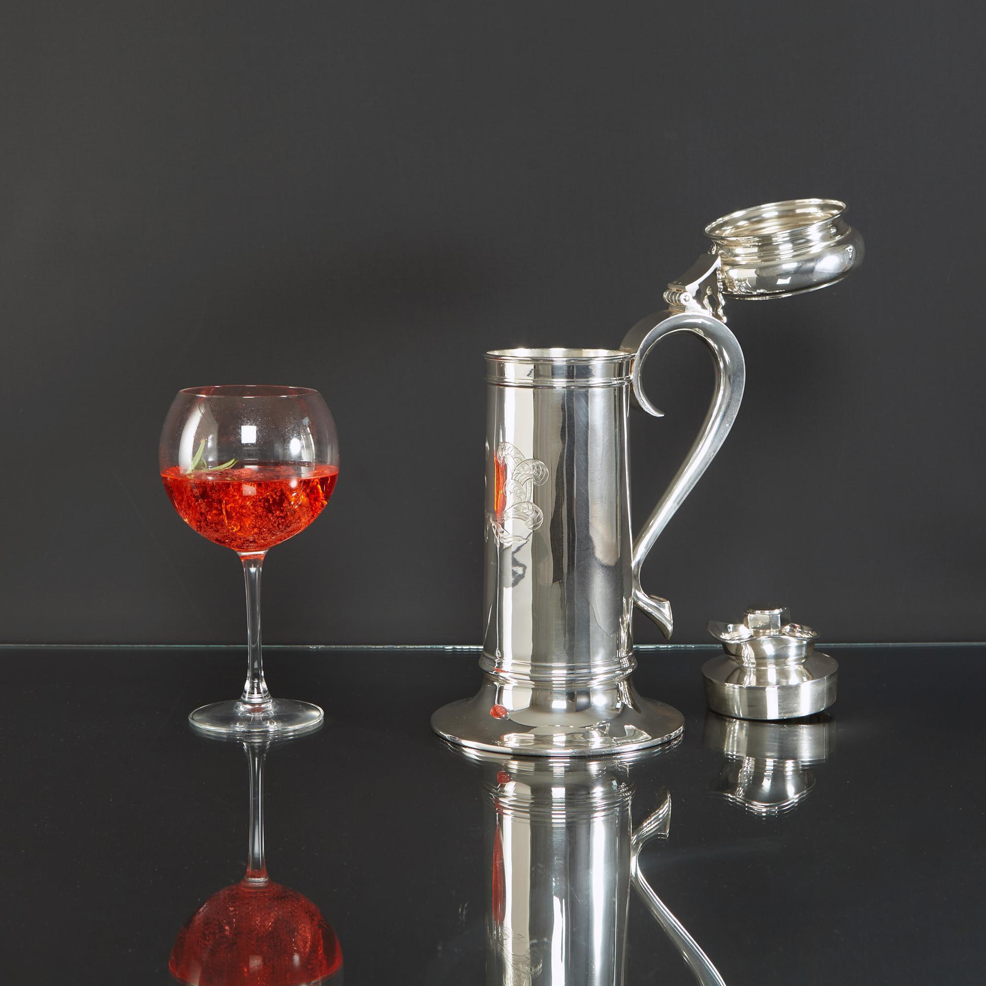 Unusual silver cocktail shaker In Good Condition For Sale In London, GB