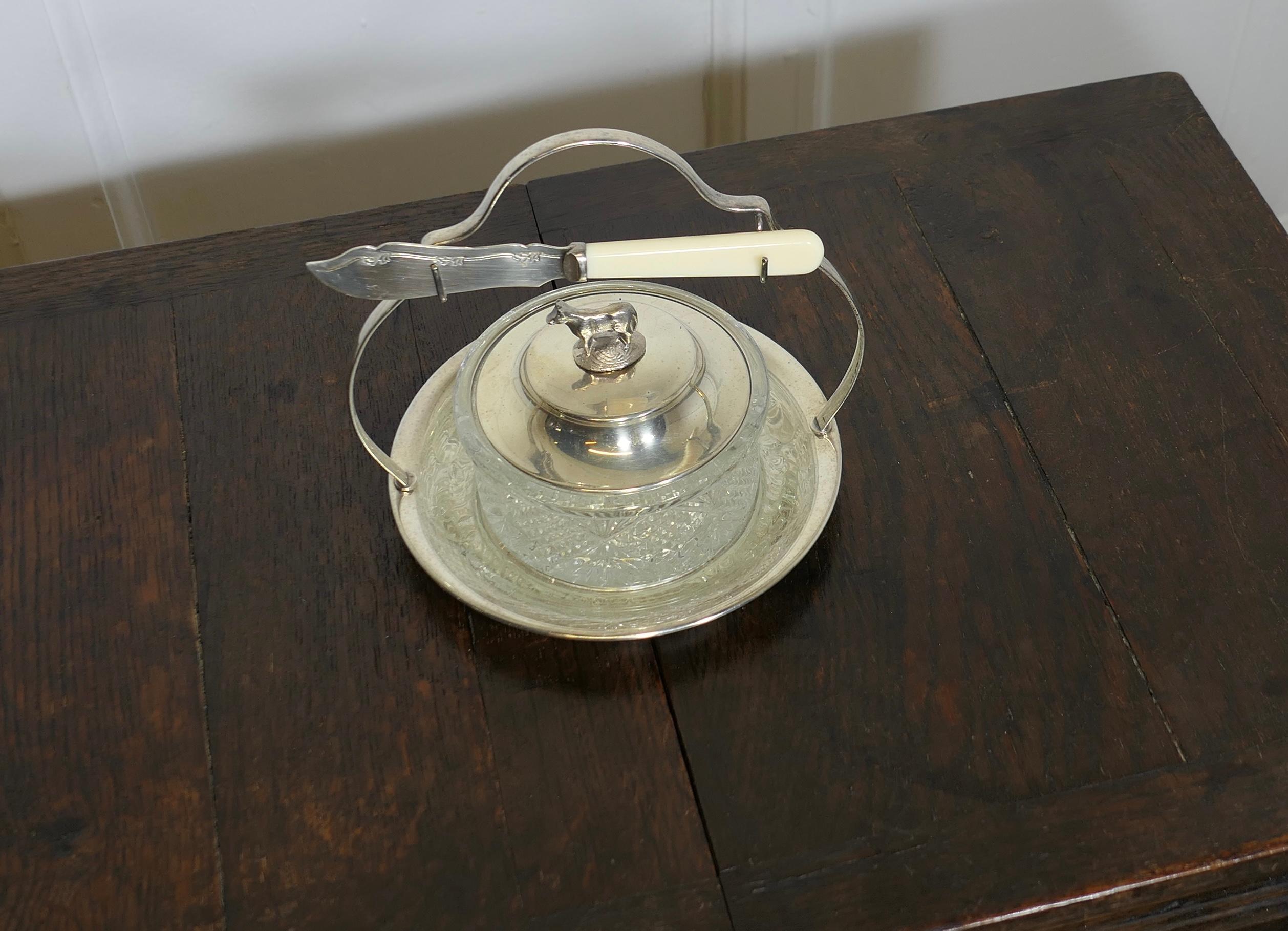 Art déco Plat à beurre inhabituel en métal argenté et verre    Une pièce très attrayante en vente