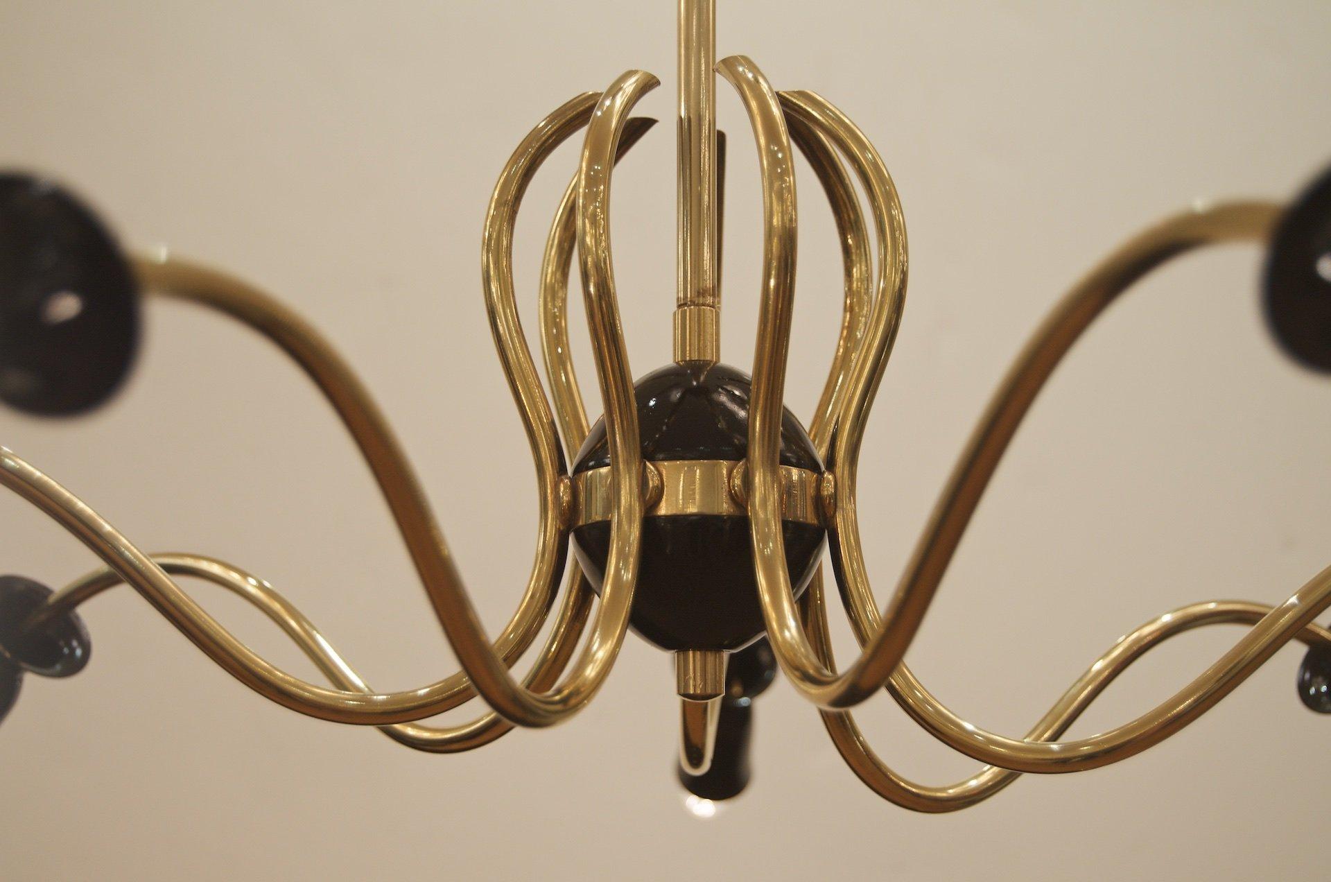 20th Century Unusual Sinusoidal Chandelier in Brass and Black Enamel in the Style of Stilnovo For Sale