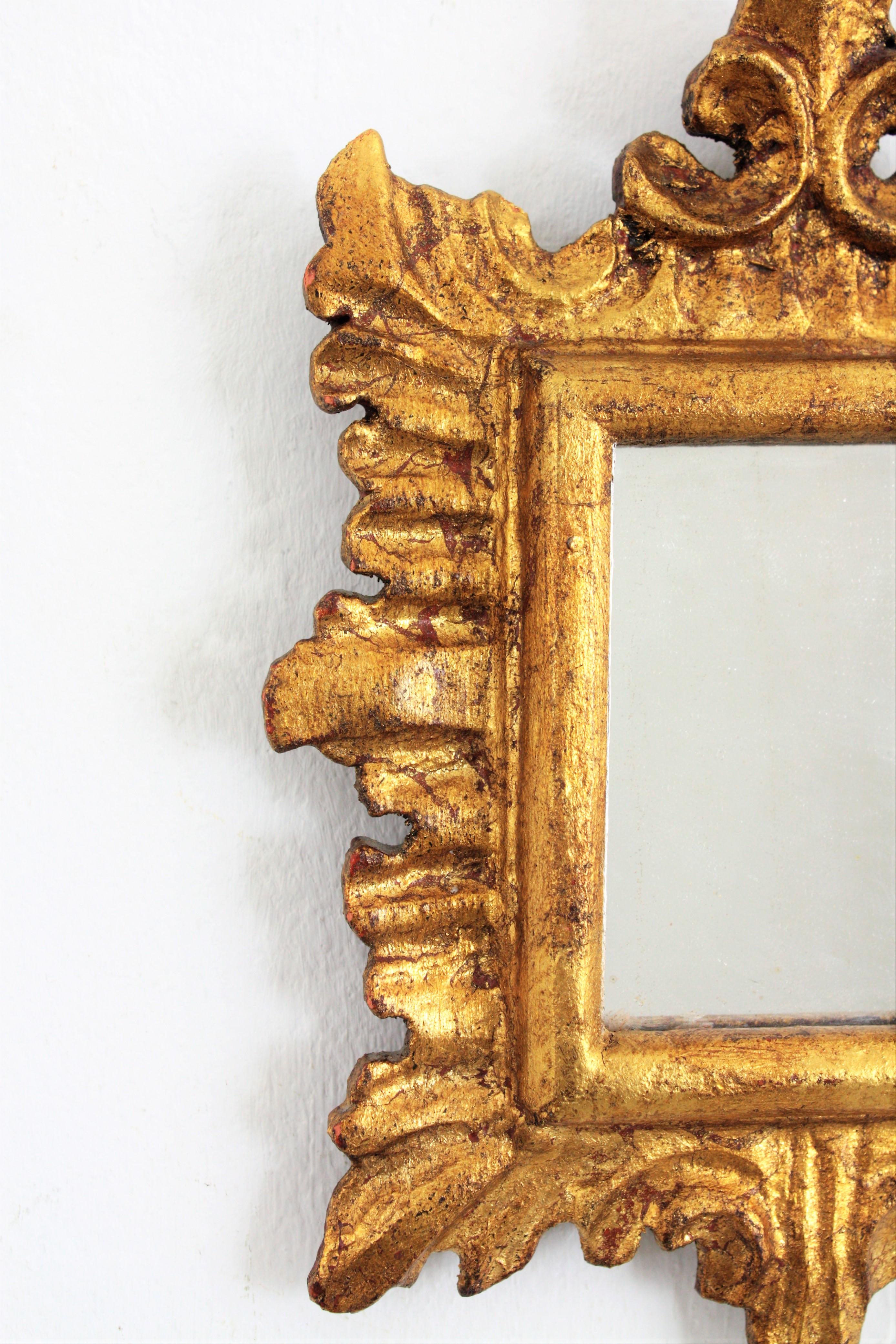 Unusual Spanish 1940s Baroque Style Carved and Giltwood Mirror Miniature In Excellent Condition In Barcelona, ES
