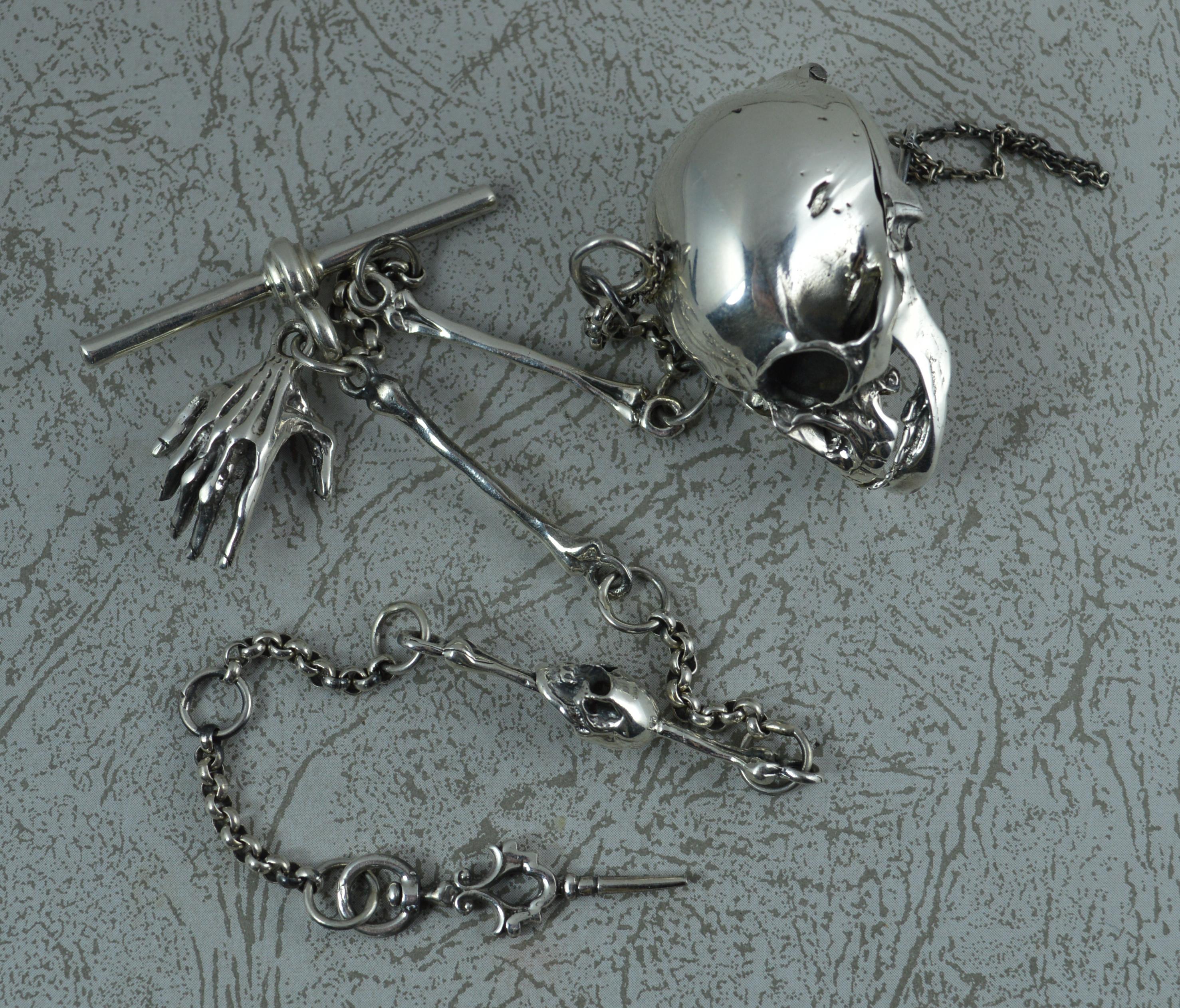 Ungewöhnlicher Sterlingsilber Totenkopf-Anhänger und Uhrenkette im Angebot 5