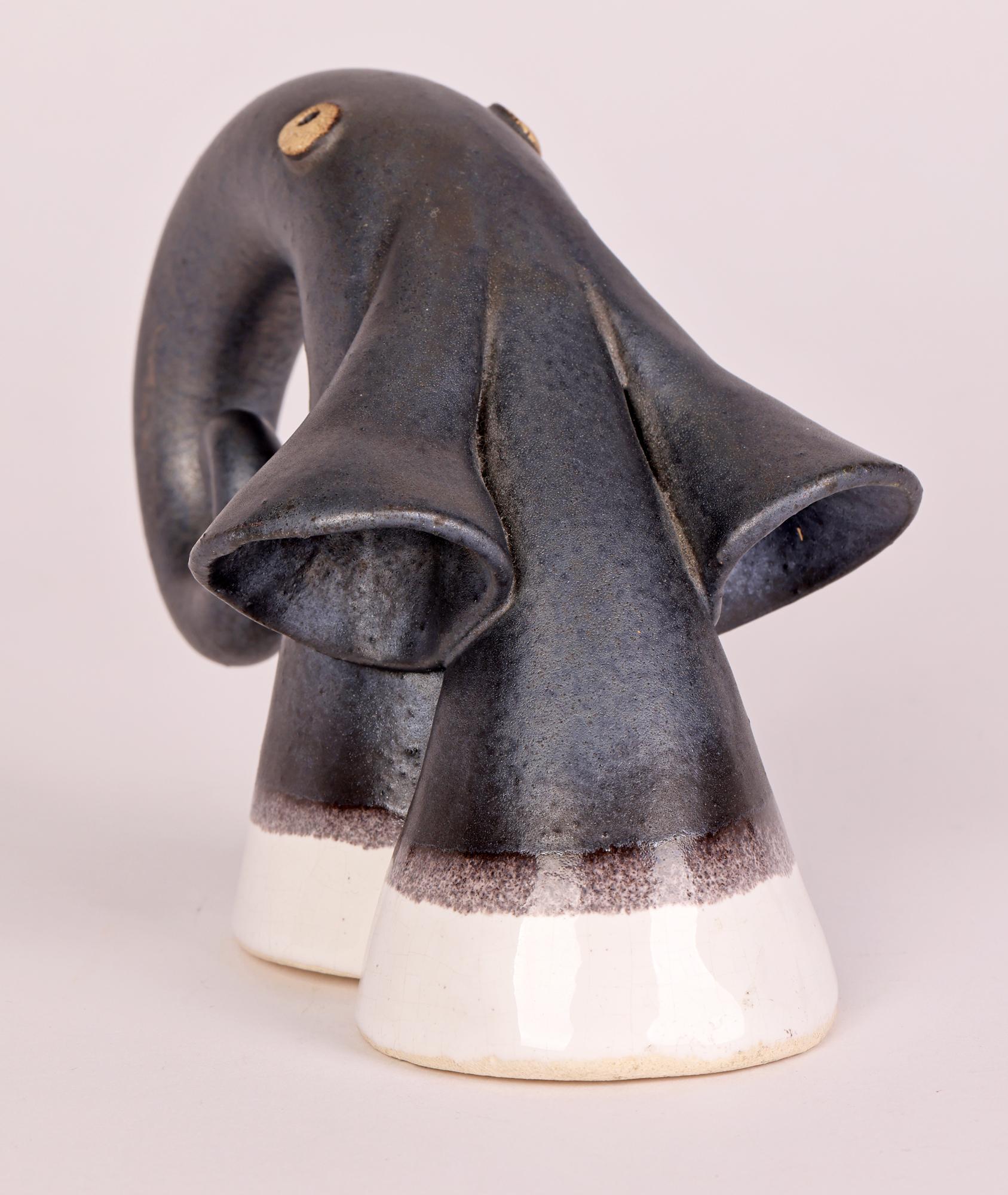 Moderne Éléphant stylisé inhabituel de Studio Pottery en vente
