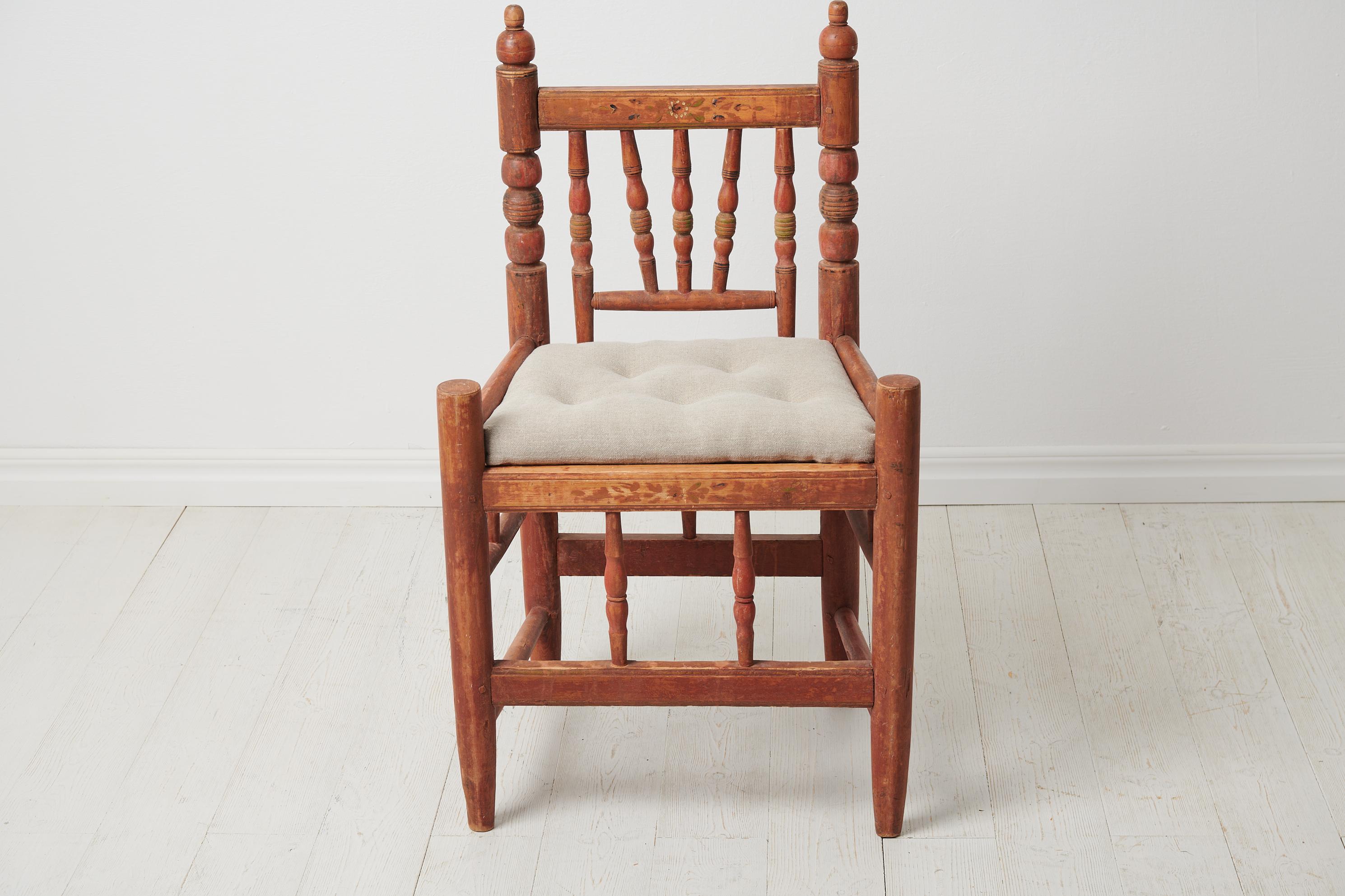 Ungewöhnlicher schwedischer antiker verzierter Volkskunst-Stuhl (Handgefertigt) im Angebot