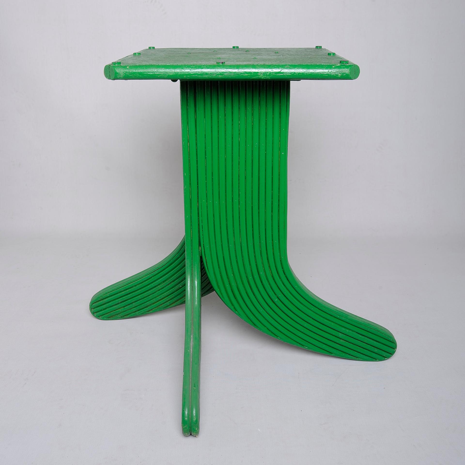 Italian Service or Center Little Table in Green Lacquered Wood
