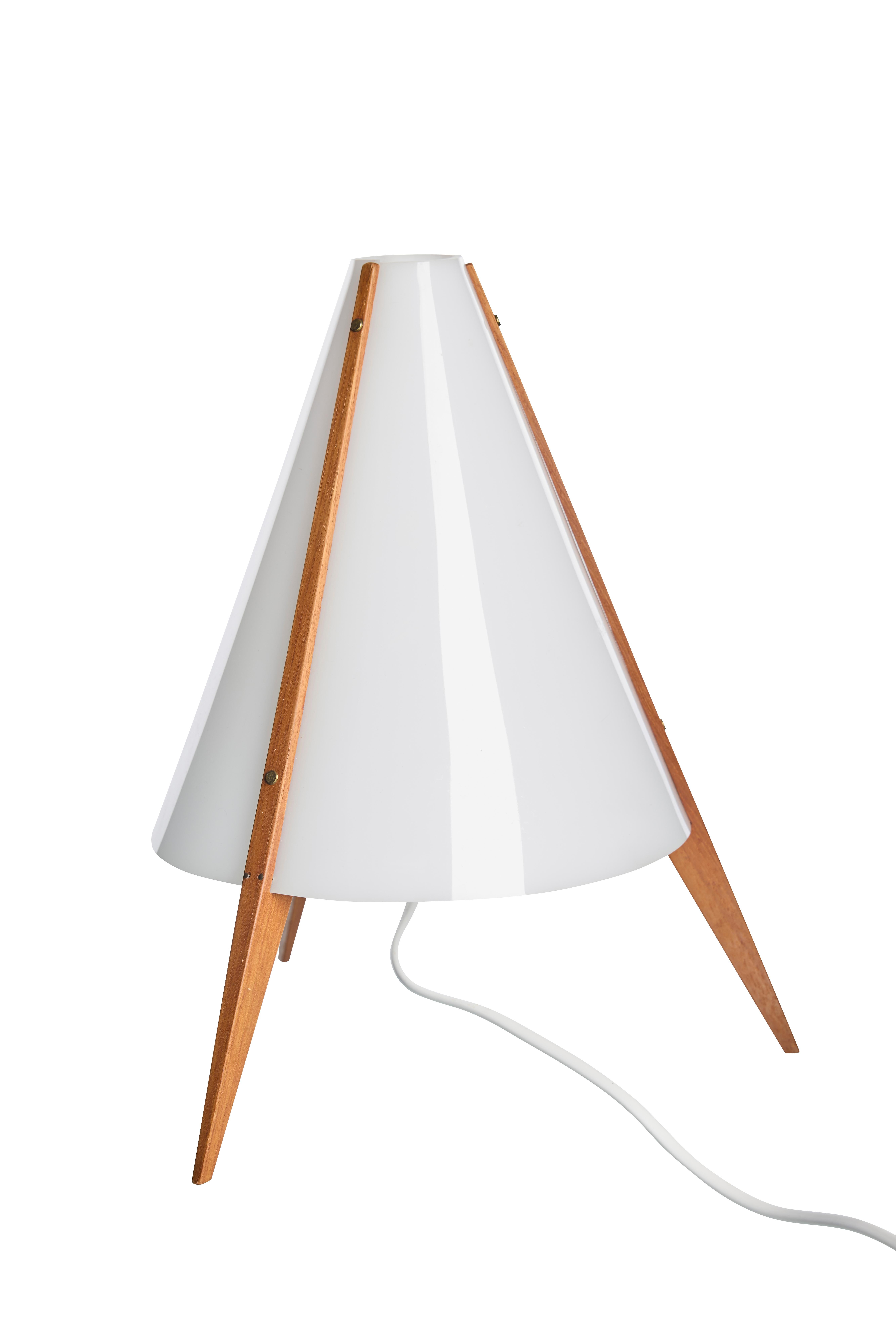 Swedish Unusual table lamp by Hans Agne Jakobsson made of acrylic and teak, 1950s For Sale